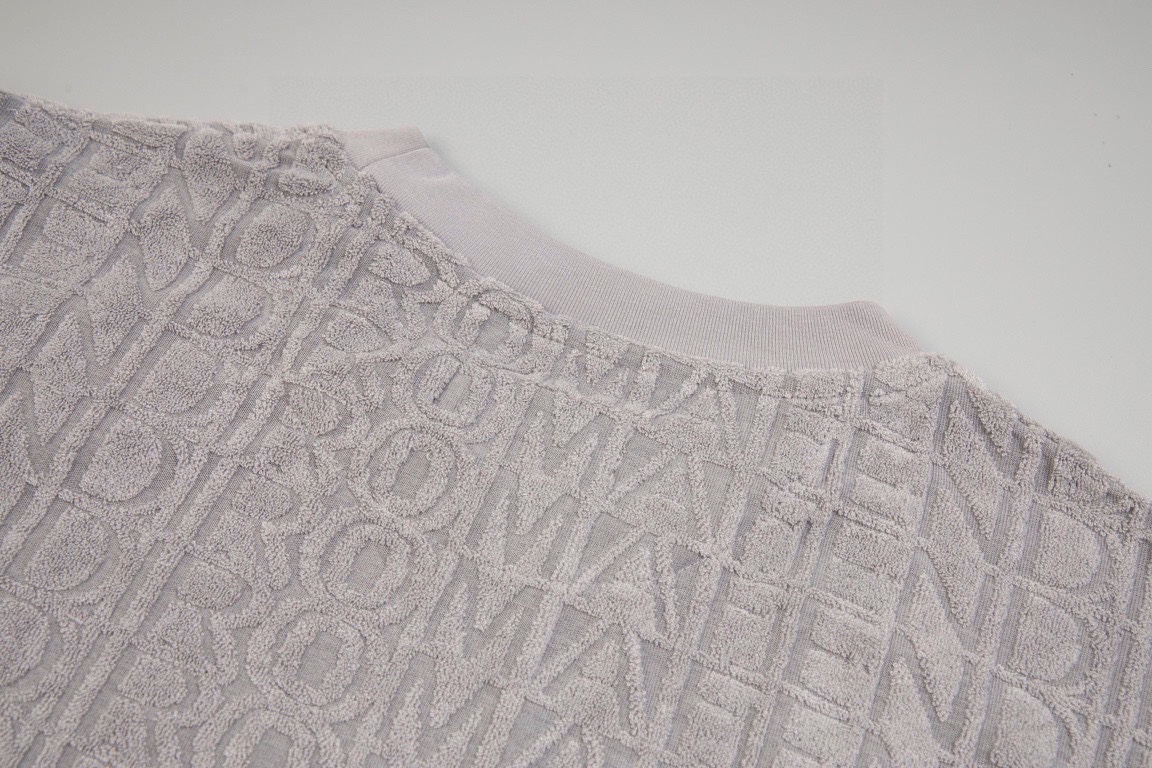 New MJ Short Sleeve with Classic Logo Pattern in 4 Sizes: XSSML. - 图片 6