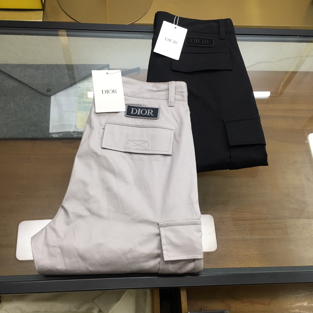 NO:132760,High-end casual pants [Dio..r] 2025 new high-end quality casual pants!  The official website is released simultaneously. The brand's classic logo casual pants, customized fabric, excellent comfort, strong hand touch. Very high recognition, perfect quality craftsmanship. Size 30-3635,,dior,alexander wang19860909高端休闲裤【Dio..r】 2025新款高端品质休闲裤！官网同步发售.品牌经典logo休闲裤 ,定制面料,舒适度极好,手触感强烈.辨识度极高,完美品相工艺. 尺码30-3635,,dior,alexander wang,Men's clothing