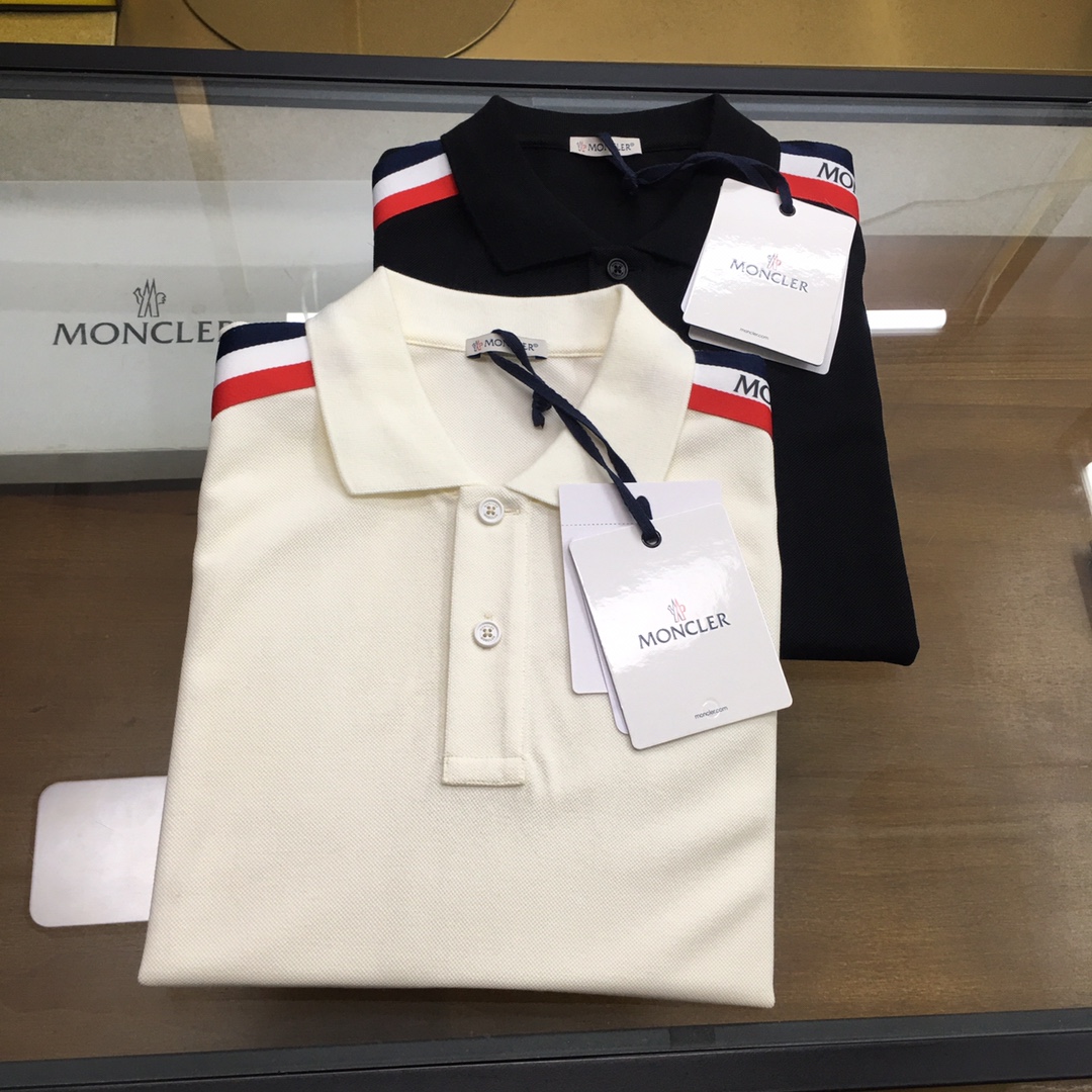 NO:132770,New counter products [Moncle...] S-xl 2025 spring and summer new products, fashionable POLO/lamb short sleeves, high-end custom versatile styles, anyone can easily control them, full custom fabric craftsmanship, luxurious classic brand logo design on the chest, very high-end, those who understand goods must enter!  The style is perfectly tailored, which shows the aura and highlights the exquisiteness of business men. This is the unique feature, just right slim fit, and the upper body effect is very good!  Counter size S-XL., christian louboutin, T-shirt, alexander wang19860909专柜新品【Moncle...】S-xl 2025春夏新品 时尚POLO/翻领短袖 高级定制百搭款式 任何人都可以轻松驾驭 面料全订制工艺 胸前奢华经典品牌logo设计,非常显档次懂货的必须入！版型完美剪裁 非常精致,显气场,又会凸显商务男士的精致,这就是独到之处,恰到好处的修身,上身效果非常赞！专柜尺码S-XL.,,christian louboutin,T-shirt,alexander wang,Men's clothing