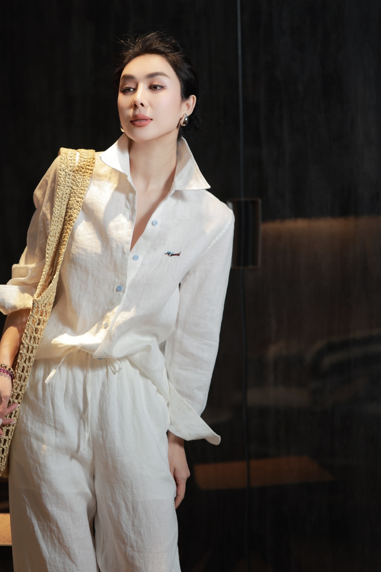 Exquisite Women’s Clothes: Embroidered Details, Unique Buttons, Breathable Fabrics, Vibrant Colors. - 图片 2