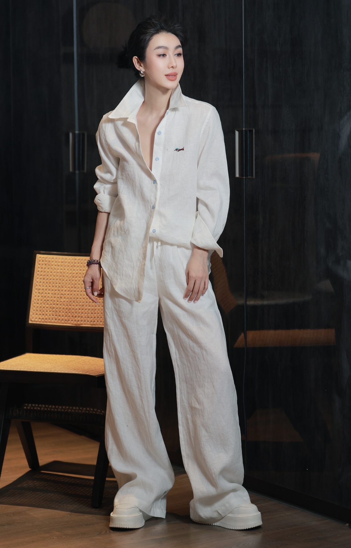 Exquisite Women’s Clothes: Embroidered Details, Unique Buttons, Breathable Fabrics, Vibrant Colors. - 图片 3