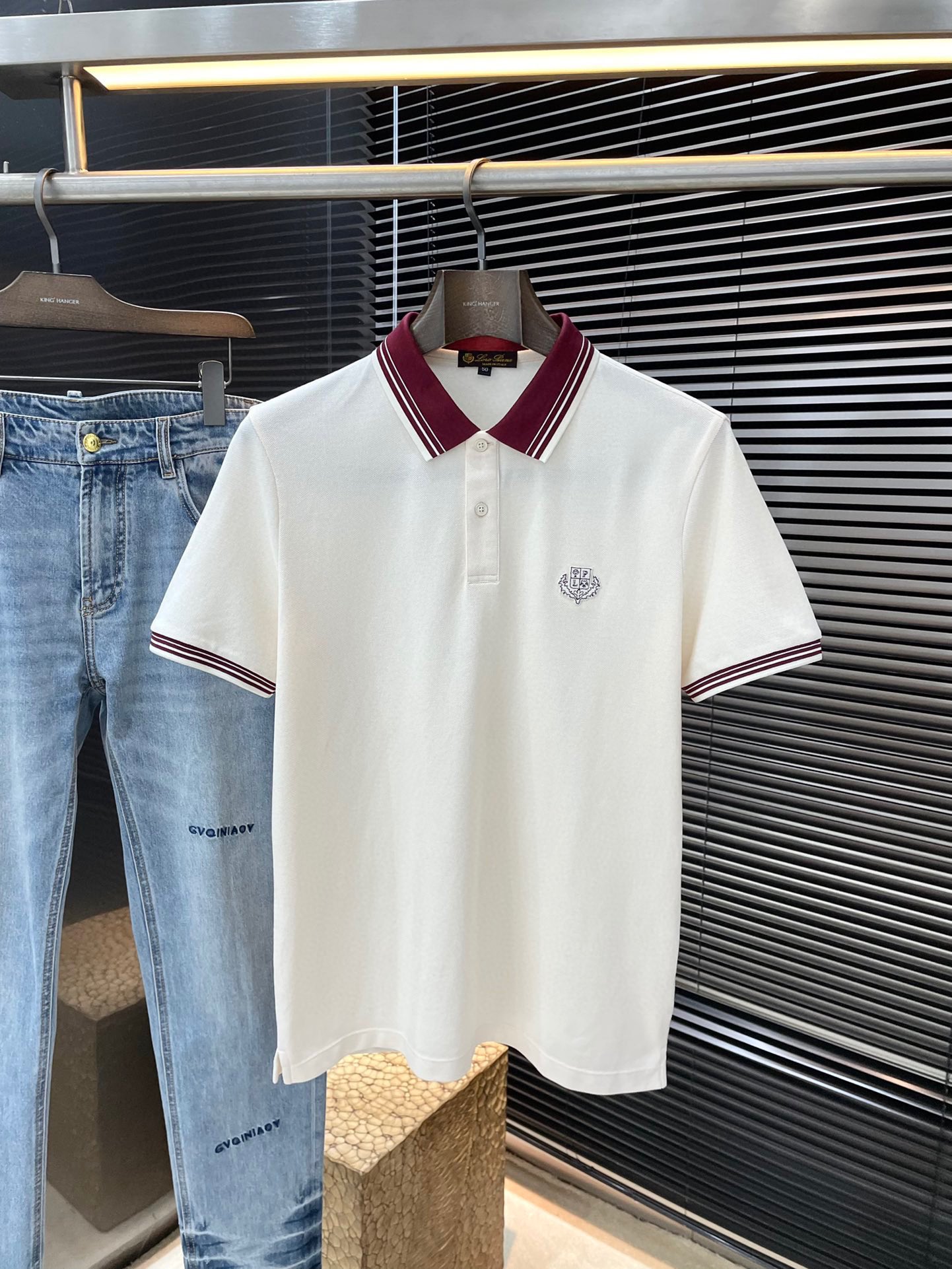 NO:132611,Loro Piana's latest POLO short-sleeved sleeves in spring and summer, uses the latest cotton fabric, which is resistant to washing and not easy to fade, has a soft feel and soft and comfortable composition. Classic design style, special customization, simple cutting and splicing, reflecting the extraordinary craftsmanship of workers, full of high-end and fashionable feeling!  The style is quite good at casual and versatile. Size M-3XL, loro piana, T-shirt, alexander wang19860909Loro Piana（诺悠翩雅）年春夏最新款POLO短袖,采用最新全棉面料,耐水洗不易掉色,手感柔软、成分柔软舒适 经典设计风格 特殊定制 简单的裁剪方式拼接,体现出工人不凡的工艺,高端时尚感十足！版型相当赞休闲百搭款.尺码M-3XL,,loro piana,T-shirt,alexander wang,Men's clothing