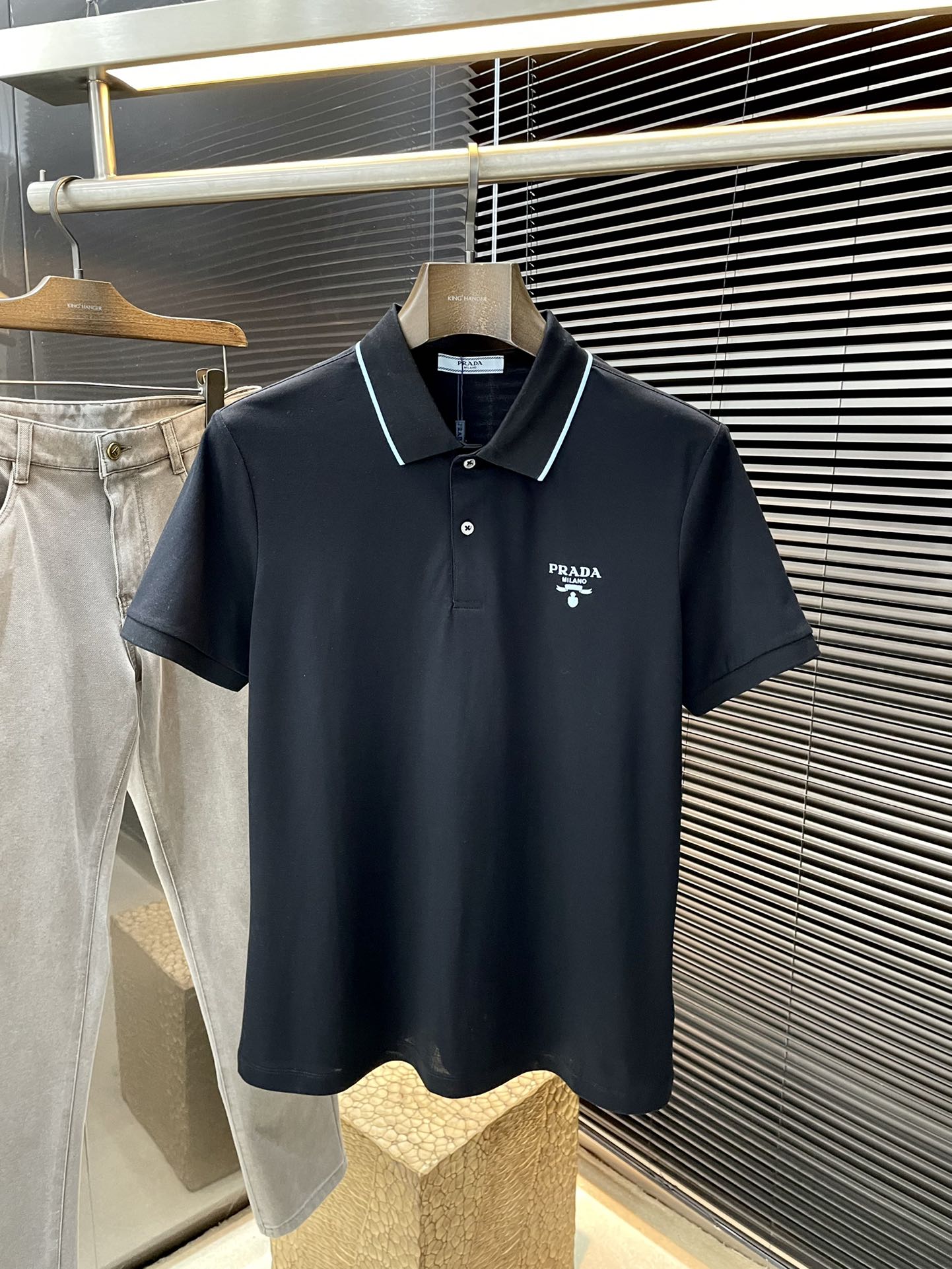 NO:133688,Dior- (Dior) has the latest POLO short-sleeved sleeves in spring and summer, using the latest double-sided mercerized bead floor fabric, which is resistant to washing and not easy to fade. It has soft touch and soft and comfortable ingredients. Classic design style. Special customization. Simple cutting and splicing reflects the extraordinary craftsmanship of workers and is full of high-end fashion!  The style is quite good and casual and versatile. Size M-3XL, dior, dior, T-shirt, alexander wang19860909Dior-（迪奥）年春夏最新款POLO短袖,采用最新双面丝光珠地面料,耐水洗不易掉色,手感柔软、成分柔软舒适 经典设计风格 特殊定制 简单的裁剪方式拼接,体现出工人不凡的工艺,高端时尚感十足！版型相当赞休闲百搭款.尺码M-3XL,,dior,dior,T-shirt,alexander wang,Men's clothing