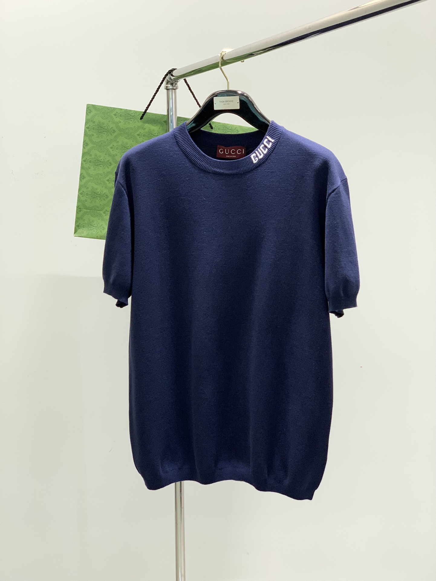 NO:133772,,Gucci, the latest spring model, available at the counter at the same time, original single product, fashionable and casual round neck knitted short sleeves, very distinctive on the upper body!  Eye-catching and highlighted, imported original fabric, top-grade knitted craft letter pattern decorative logo, simple but not lacking in fashion, classic and atmospheric, comfortable and breathable, handsome and stylish on the upper body, S-XL, gucci, gucci, T-shirt, alexander wang19860909,Gucci 古驰,春季最新款,专柜同步有售,原单狠货,时尚休闲圆领针织短袖,上身很有特点！吸睛而有亮点,进口原版面料,顶级针织工艺字母图案装饰Logo,简单而不失时尚,经典大气,舒适透气,上身帅气有型,码数S-XL,,gucci,gucci,T-shirt,alexander wang,Men's clothing