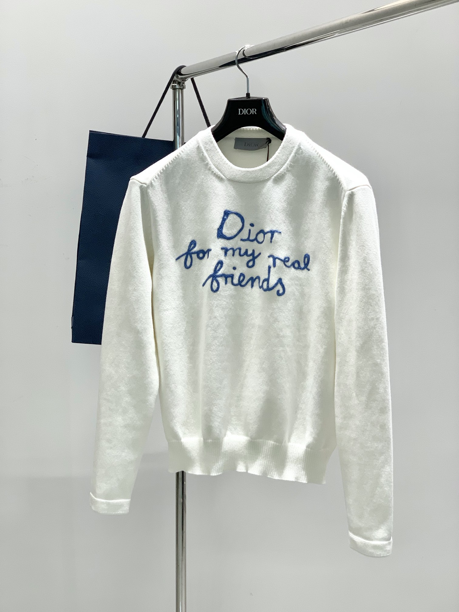 NO:133760,,Dior Dior, new spring products, available at the same time for counters, simple and fashionable round neck long-sleeved knitted sweater, original imported fabric, comfortable and breathable, top-grade embroidery craft letter pattern logo, extremely high-end, unique design, fashionable and handsome on the upper body!  S-XL, dior, dior, sweaters, alexander wang19860909,Dior 迪奥, 春季新品,专柜同步有售,简约时尚圆领长袖针织毛衣,原版进口面料,舒适透气,顶级刺绣工艺字母图案logo,档次极高,独特设计,上身时尚帅气！码数S-XL,,dior,dior,sweaters,alexander wang,Men's clothing