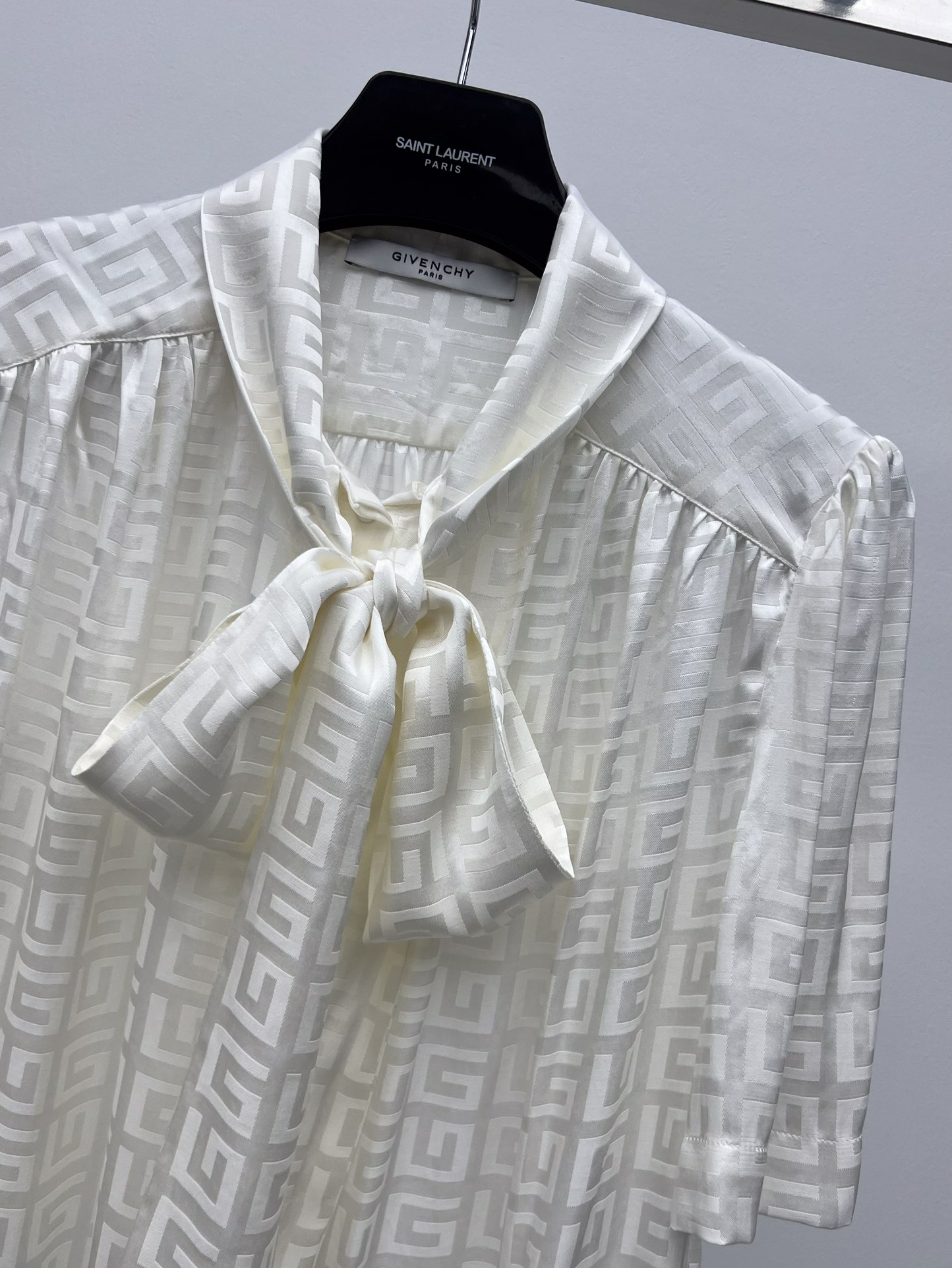 Givenchy Floral Women’s Suit: Acrylic Silk, Versatile Design for Stylish Look - 图片 3