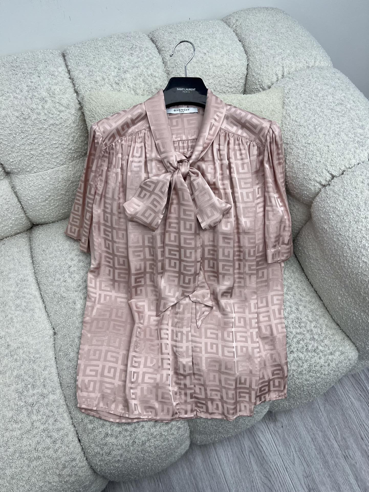 Givenchy Women’s Suit: First-rate, Hard-core Design with Floral Print and Versatile Belt - 图片 8