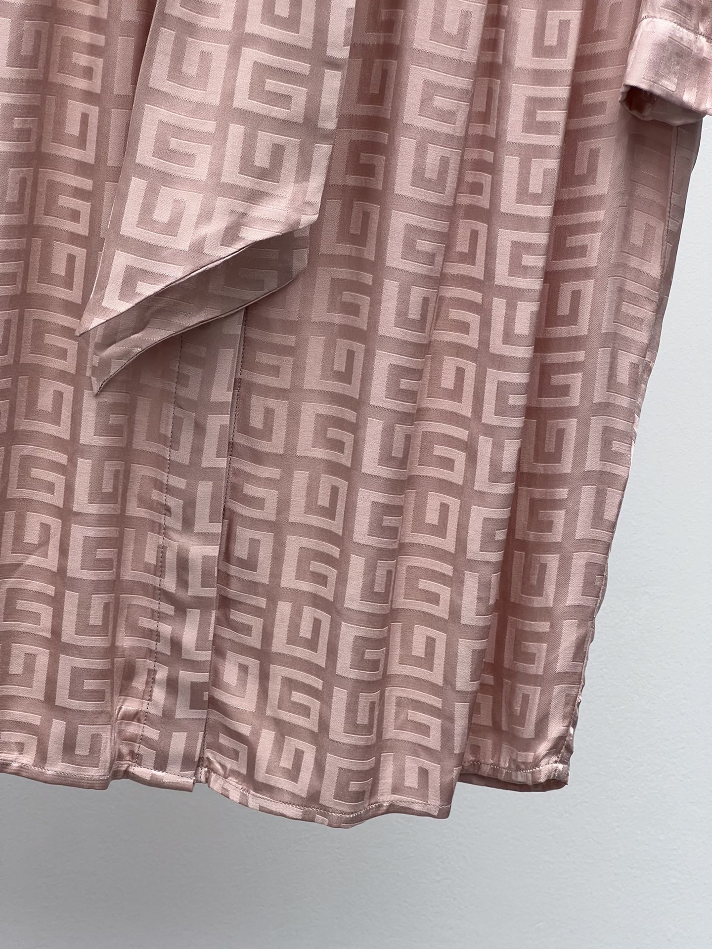 Givenchy Women’s Suit: First-rate, Hard-core Design with Floral Print and Versatile Belt - 图片 4