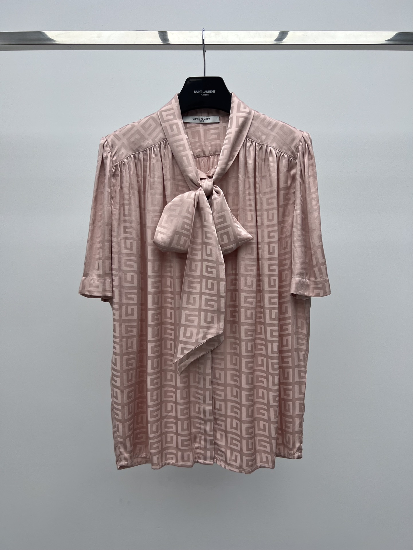 Givenchy Women’s Suit: First-rate, Hard-core Design with Floral Print and Versatile Belt - 图片 1