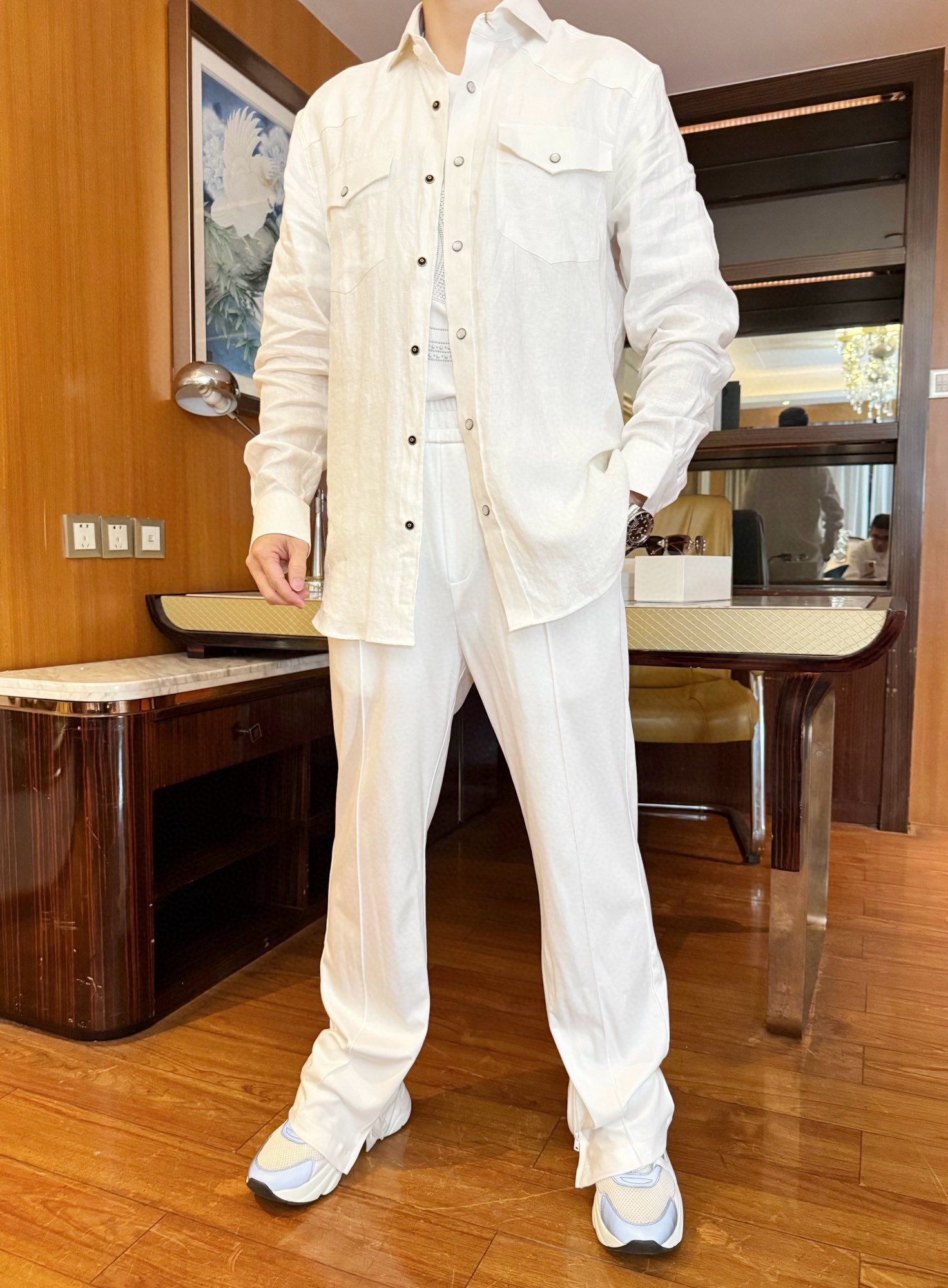 NO:133500,LP--2025 counter latest hot shirts are shipped, hot-selling items in European and American counters!  Selected imported cotton and linen fabrics from Italy, the simple and atmospheric design shows the charm. There is no need to say more about the effect of the upper body. The number of codes is 48-56 (model 173/130 wears 48, with Hong Kong Lane Crawford gift box packaging), loro piano, alexander wang19860909LP--2025专柜最新爆款衬衣出货 欧美专柜热销单品！精选意大利进口棉麻面料,简约大气的设计相当彰显韵味 上身效果不用多说.码数48-56（模特173/130穿48,配香港连卡佛礼盒包装）,,loro piana,alexander wang,Men's clothing