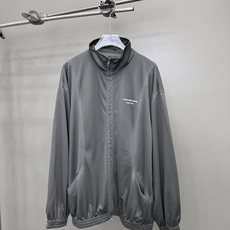 大王 | 新款休闲运动开衫,最新冲孔速干面料,成衣洗水喷色工艺,男女同款,尺码sml 大王 | 新款休闲运动开衫,最新冲孔速干面料,成衣洗水喷色工艺,男女同款,尺码sml