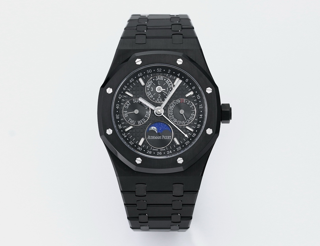 NO:149157,BBS Audemars Piguet Royal Oak Series, Complex Function Perpetual Calendar Watch. Model 26574ST.OO.1220ST.01 The only original function in the industry. Aristocratic Watch Audemars Piguet Royal Oak Series Perpetual Calendar Watch, noble and elegant blue disc paired with a cool and delicate steel case, perfectly reflects Audemars Piguet's aesthetic design and extremely high technology in complex functions. The case is made of 316L stainless steel, diameter 41 mm. Thickness 11.4 mm. The blue dial is engraved with 