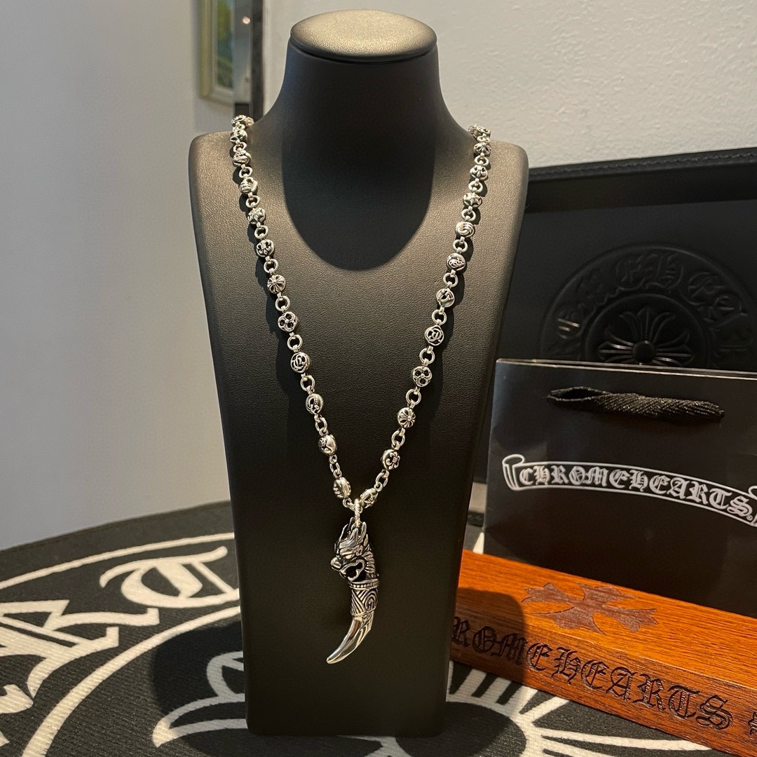 NO:108807,Comment on Douyin/Kuaishou/ins/Xiaohongshu/Live Hot, New [Counter Quality] Chrome Hearts Croxin Flower Ball Necklace, Personalized Pendant, Concave and Convex and Convex Scout Flowers present uniqueness Cross Scout Flowers are Croxin's ambitions, so they last longer. Genuine version of Chrome Hearts Croxin, different market light version, benchmark quality, look at the details of the letter printing, retro old gray oxygen level. Seiko version!  !  !  Pure handmade ~ Authentic model opening must-have fashion and fashion, both men and women can wear it, same style for couples, original official website, rock punk style silver style, retro elements, trendy and versatile!  , jewelry boutique, chrome hearts, chrome hearts, necklace19860909批抖音/快手/ins/小红书/直播热门 ,新款【专柜品质】Chrome Hearts克罗心花球项链 ,个性吊坠,凹凸造型不同的花纹设计风格 呈现出与众不同 十字架 童军花是克罗心的志 所以更经久不衰 正品打版Chrome Hearts克罗心 区别市场普通轻版 对版对标品质 看字印细节 复古做旧灰氧程度.精工版本！！！ 纯手工打造 ～正品开模潮流时尚必备 男女均可佩戴 情侣同款 官网原版 摇滚朋克泰银风格 复古元素 潮流百搭！,饰品精品,chrome hearts,chrome hearts,necklace,Jewelry