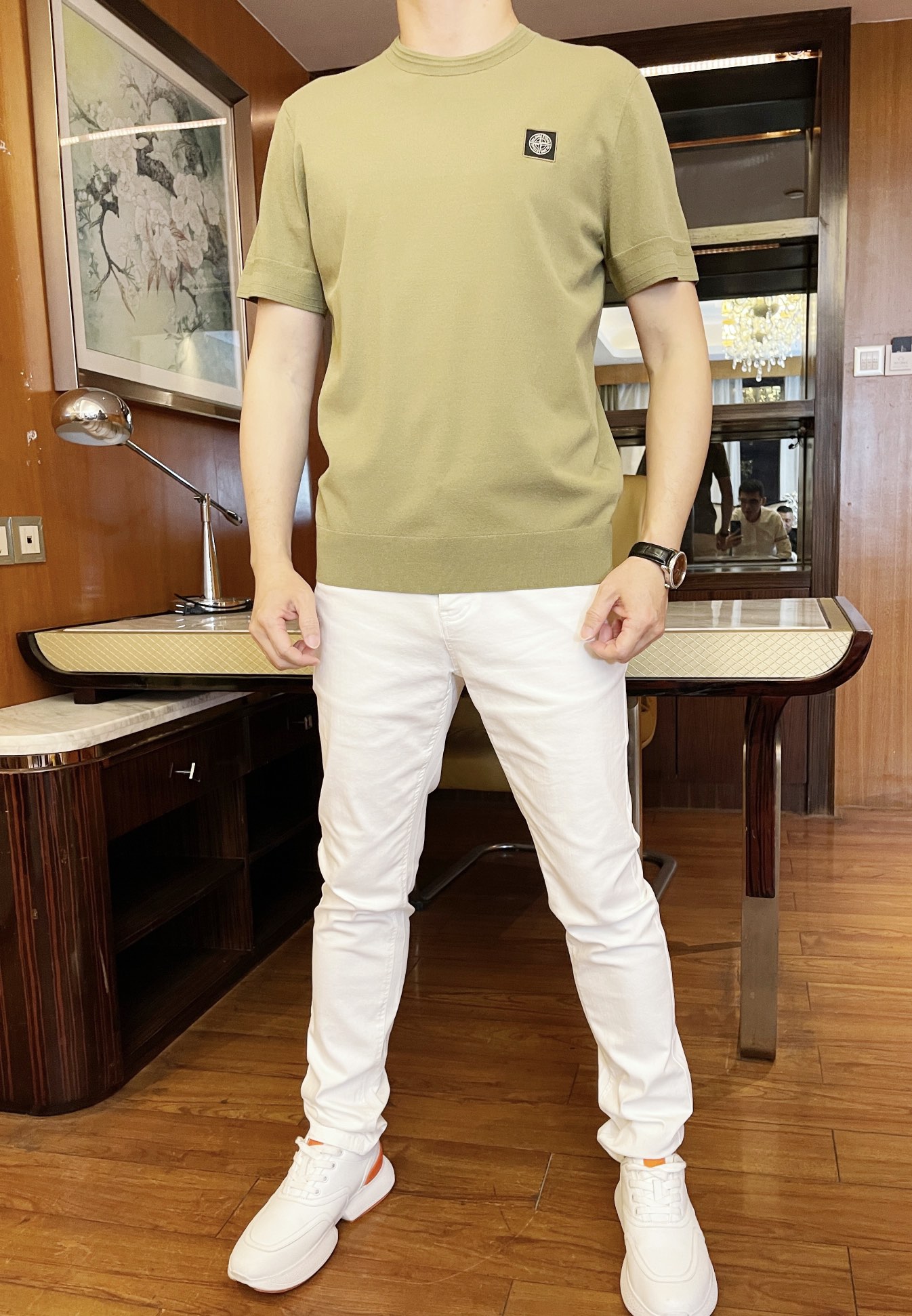 NO:133496,Shitou Island - the latest hot round neck T-shirts in 2025 counters are shipped, and hot-selling items in European and American counters!  Selected Italian imported Yilitte fabrics with simple and elegant designs, the brand logo on the chest is quite elegant, and there is no need to say much about the effect of the upper body. The number of codes is 48-56 (model 173/130 wears 48, with Hong Kong Lane Crawford gift box packaging), tees, t-shirt, alexander wang19860909石头岛-2025专柜最新爆款圆领T恤出货 欧美专柜热销单品！精选意大利进口伊力特面料搭配简约大方的设计,胸口的品牌标志标志相当彰显雅致 上身效果不用多说.码数48-56（模特173/130穿48、配香港连卡佛礼盒包装）,,tees，t-shirt,alexander wang,Men's clothing