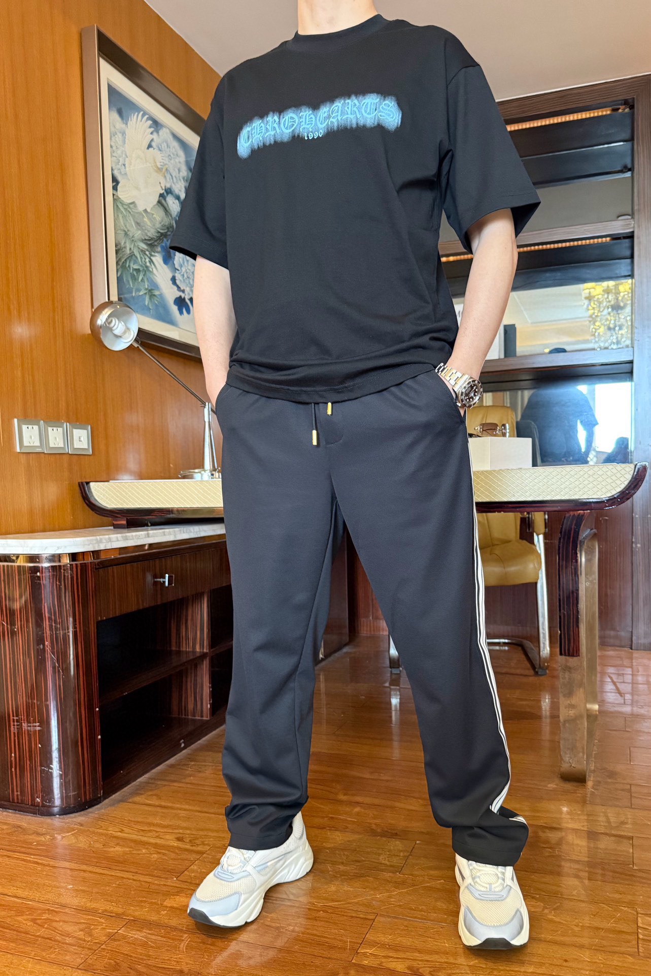 NO:133502,Crowxin-2025 counter latest hot T-shirt shipment, hot-selling items in European and American counters!  Selected Italian imported fine cotton fabrics with the latest designs, the unique brand print on the chest highlights the fashion, and the upper body effect can be seen. The number of codes is 48-56 (model 173/130 wears 48, with Hong Kong Lane Crawford gift box packaging), chrome hearts,tees, t-shirt, alexander wang19860909克罗心-2025专柜最新爆款T恤出货 欧美专柜热销单品！精选意大利进口精棉面料搭配最新的设计,胸前的独特品牌印花彰显时尚 上身效果看得见.码数48-56（模特173/130穿48,配香港连卡佛礼盒包装）,,chrome hearts,tees，t-shirt,alexander wang,Men's clothing