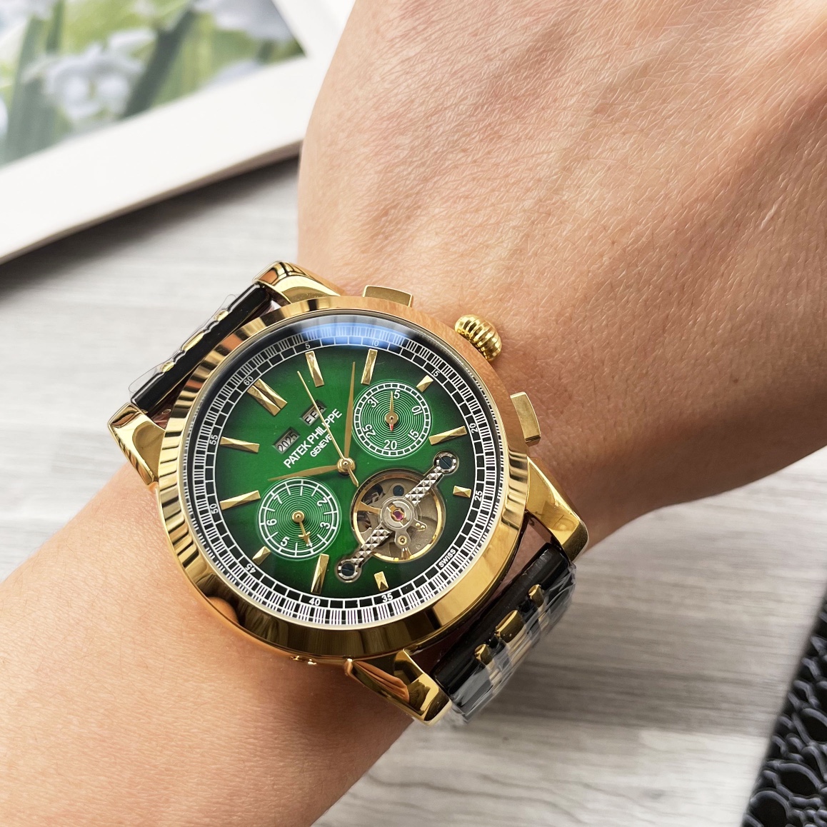 NO:149052,Unified, complex timepiece, luxurious and atmospheric, classic new products, shockingly launched [Latest] Patek Philippe, multi-functional boutique, large flywheel design [Type] boutique men's watch [Watch strap] real cowhide strap [Movement] high-end fully automatic mechanical movement [Mirror] mineral reinforced glass (more high definition) Elegant taste, vast and atmospheric, ingenious, wrist treasure, size diameter 42mm thick 12.5mm, hot sale!  Welcome to reprint!  ,,patek philippe,cowhide19860909统一 复杂时计 奢华大气 经典新品 震撼上市【最新】百达翡丽 多功能精品 大飞轮设计【类型】精品男士腕表【表带】真牛皮表带【机芯】高端全自动机械机芯【镜面】矿物质强化玻璃（更高清） 品味高雅 浩瀚大气 匠心独运 腕间瑰宝 尺寸直径42mm厚12.5mm热卖上市！欢迎转载！,,patek philippe,cowhide,Watch