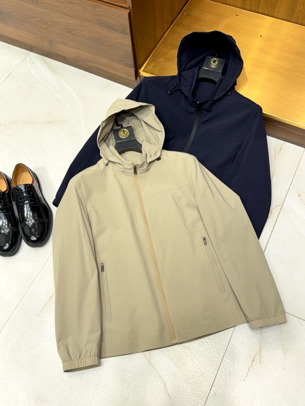 NO:134085,The lightweight model is here!  A must-have item for spring and summer. Lightweight breathable polyester fabric can be used to remove the cap design. Don’t mess around with the jacket!  This jacket makes you handsome from spring to summer. Tired of a heavy and dull coat?  Men, this must-have thin jacket for spring and summer is definitely your savior!  It uses light and breathable polyester fabric, as light as nothing, and no burden when worn. The fine fiber structure allows it to quickly discharge heat and moisture, and can keep it refreshing even in stuffy weather. The hat can be removed with super considerate design, commuting to work, business meetings, taking off the hat, instantly switch to a capable and neat business style, helping you to deal with various serious occasions with confidence; weekend trips, exercise and fitness, wear a hat, windproof and fashionable, and easy to grasp the sense of leisure. Simple and smooth lines outline the neat style, whether it is matched with simple white T-T-T-T-T-T-T-T-T-T-T-T-T-T-T-T-T-T-T-T-T-T-T-T-T-T-T-T-T-T-T-T-T-T-T-T-T-T-T-T-T-T-T-T-T-T-T-T-T-T-T-T-T-T-T-T-T-T-T-T-T-T-T-T-T-T-T-T-T-T-T-T-T-T-T-T-T-T-T-T-T-T-T-T-T-T-T-T-T-T-T-T-T-T-T-T-T-T-T-T-T-T-T-T-T-T-T-T-T-T-T-T-T-T-T-T-T-T-T-T-T-T-T-T-T-T-T-T-T-T-T-T-T-T-T-T-T-T-T-T-T-T-T-T-T-T-T-T-T-T-T-T-T-T-T-T-T-T-T-T-T-T-T-T-T-T-T-T-T-T-T-T-T-T-T-T-T-T-T-T-T-T-T-T-  .M-3XL, hoodie,sweatshirts,jeans,jackets & coats,jackets & coats,hats,alexander wang19860909轻薄款来了哦！春夏必备单品轻盈透气聚酯纤维面料可脱卸帽设计夹克外套别再乱搭了！这件夹克,让你从春天帅到夏天. 厌倦了厚重沉闷的外套？男士们,这款春夏必备的轻薄夹克,绝对是你的救星！ 它选用轻盈透气的聚酯纤维面料,轻若无物,穿上毫无负担.细密的纤维结构让它能迅速排出热气和湿气,即使在闷热的天气里,也能保持清爽. 可脱卸帽设计超贴心,上班通勤、商务会面,取下帽子,瞬间切换至干练利落的商务风,助你自信应对各种严肃场合；周末出游、运动健身,戴上帽子,防风又时尚,轻松拿捏休闲感. 简约流畅的线条勾勒出利落的版型,无论是搭配简约白T和牛仔裤,还是内搭连帽卫衣,都能轻松驾驭,适配各种风格. 入手这件夹克,让你在春夏之际,轻松告别穿搭烦恼,随时随地都能散发独特魅力 .M-3XL,,hoodie,sweatshirts,jeans,jackets & coats,jackets & coats,hats,alexander wang,Men's clothing