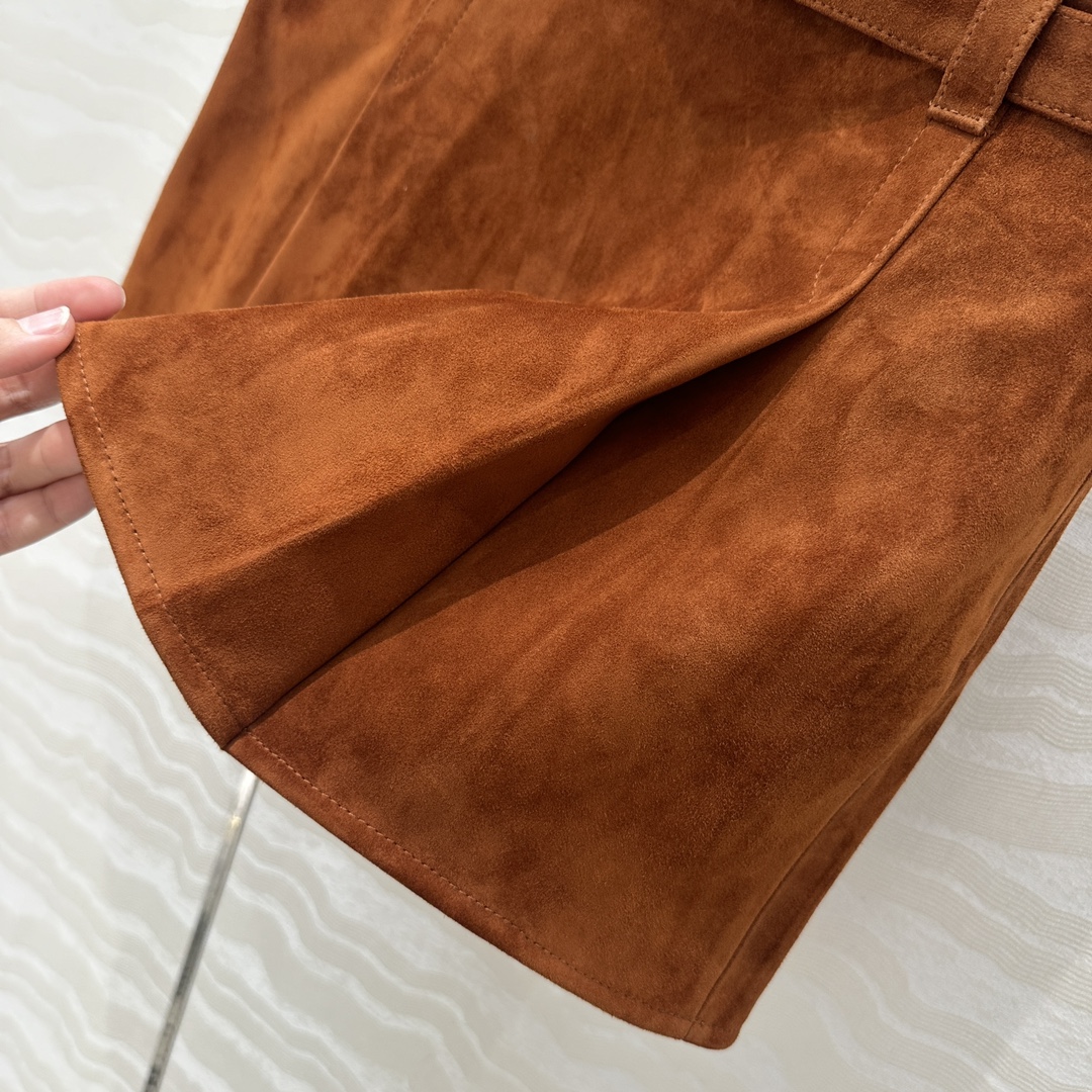 独家首发❤️高端品质控必入！miu系少女可露丽风🤎25早春新品，🤎独家定制麂皮绒面工艺🤞知识分子复古棕色