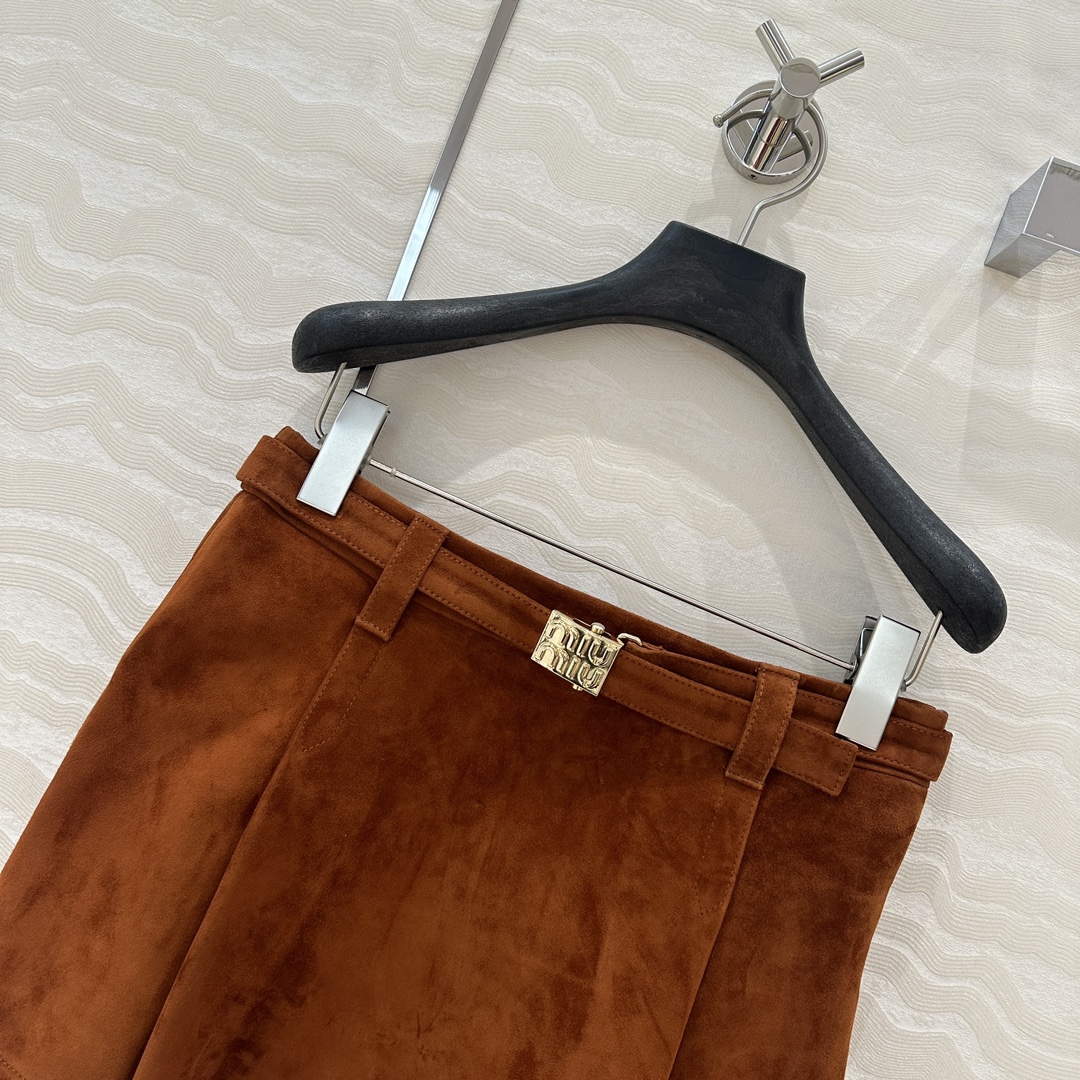 独家首发❤️高端品质控必入！miu系少女可露丽风🤎25早春新品，🤎独家定制麂皮绒面工艺🤞知识分子复古棕色