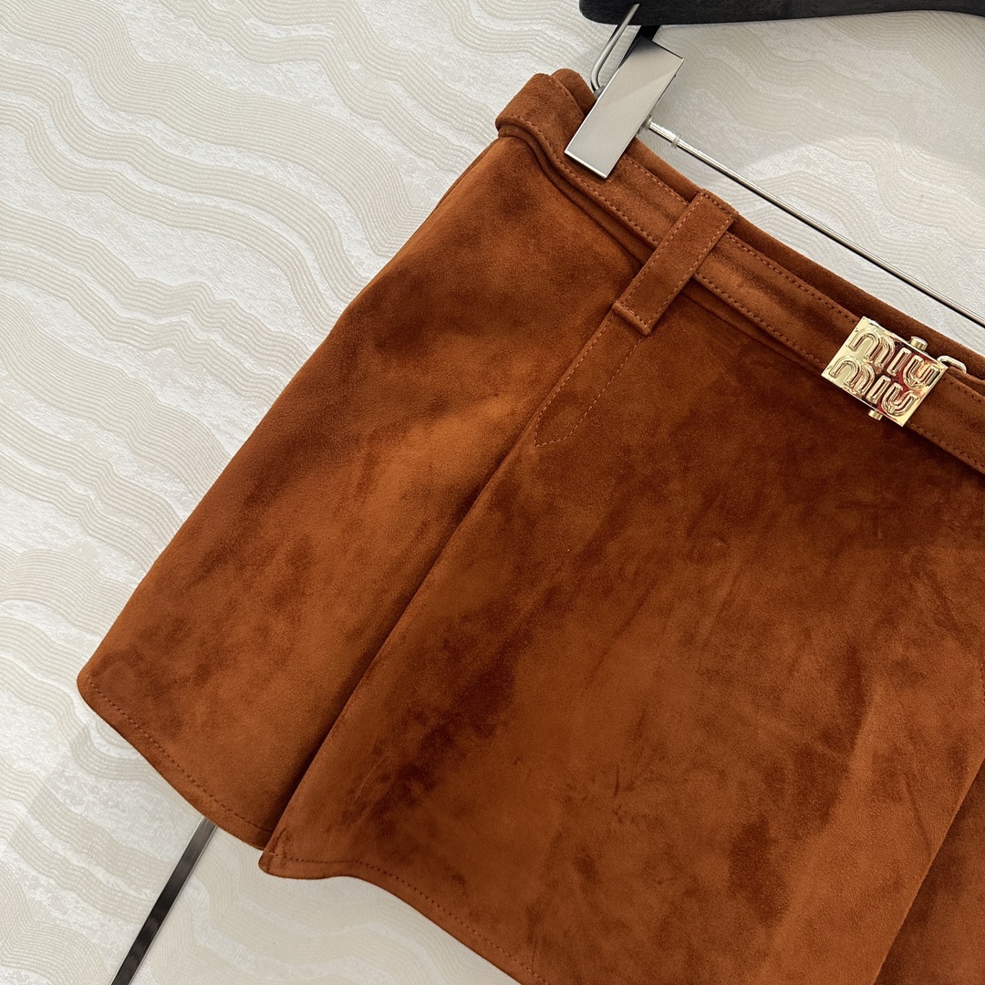 独家首发❤️高端品质控必入！miu系少女可露丽风🤎25早春新品，🤎独家定制麂皮绒面工艺🤞知识分子复古棕色