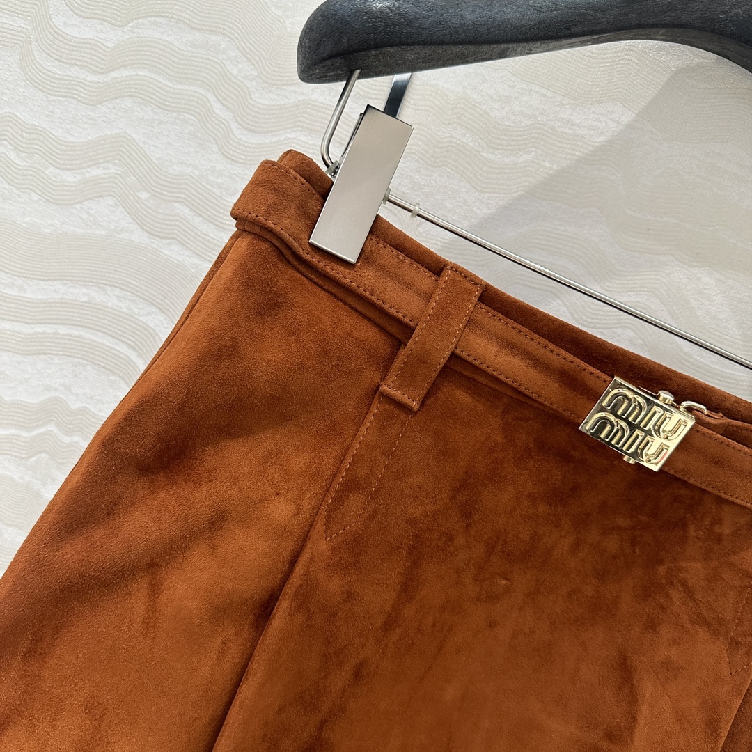 独家首发❤️高端品质控必入！miu系少女可露丽风🤎25早春新品，🤎独家定制麂皮绒面工艺🤞知识分子复古棕色