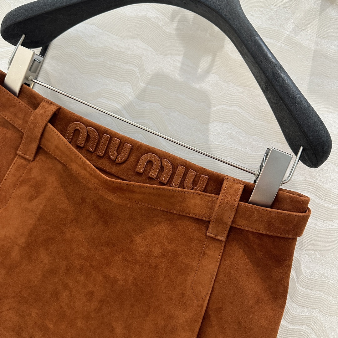 独家首发❤️高端品质控必入！miu系少女可露丽风🤎25早春新品，🤎独家定制麂皮绒面工艺🤞知识分子复古棕色