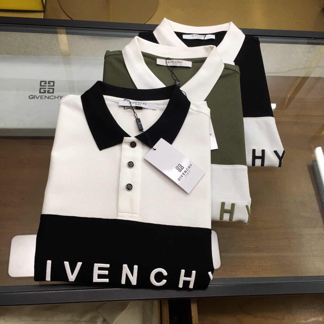 NO:159244,New counter products [GVC...] 2025 spring and summer new products, fashionable POLO/lamb short sleeves, high-end custom versatile styles, anyone can easily control them, full-customized fabric craftsmanship, luxurious classic brand logo design on the chest, very high-end, those who understand goods must enter!  The style is perfectly tailored, which shows the aura and highlights the exquisiteness of business men. This is the unique feature, just right slim fit, and the upper body effect is very good!  Counter size M-3XL., T-shirt,alexander wang19860909专柜新品【GVC...】 2025春夏新品 时尚POLO/翻领短袖 高级定制百搭款式 任何人都可以轻松驾驭 面料全订制工艺 胸前奢华经典品牌logo设计,非常显档次懂货的必须入！版型完美剪裁 非常精致,显气场,又会凸显商务男士的精致,这就是独到之处,恰到好处的修身,上身效果非常赞！专柜尺码M-3XL.,,T-shirt,alexander wang,Men's clothing