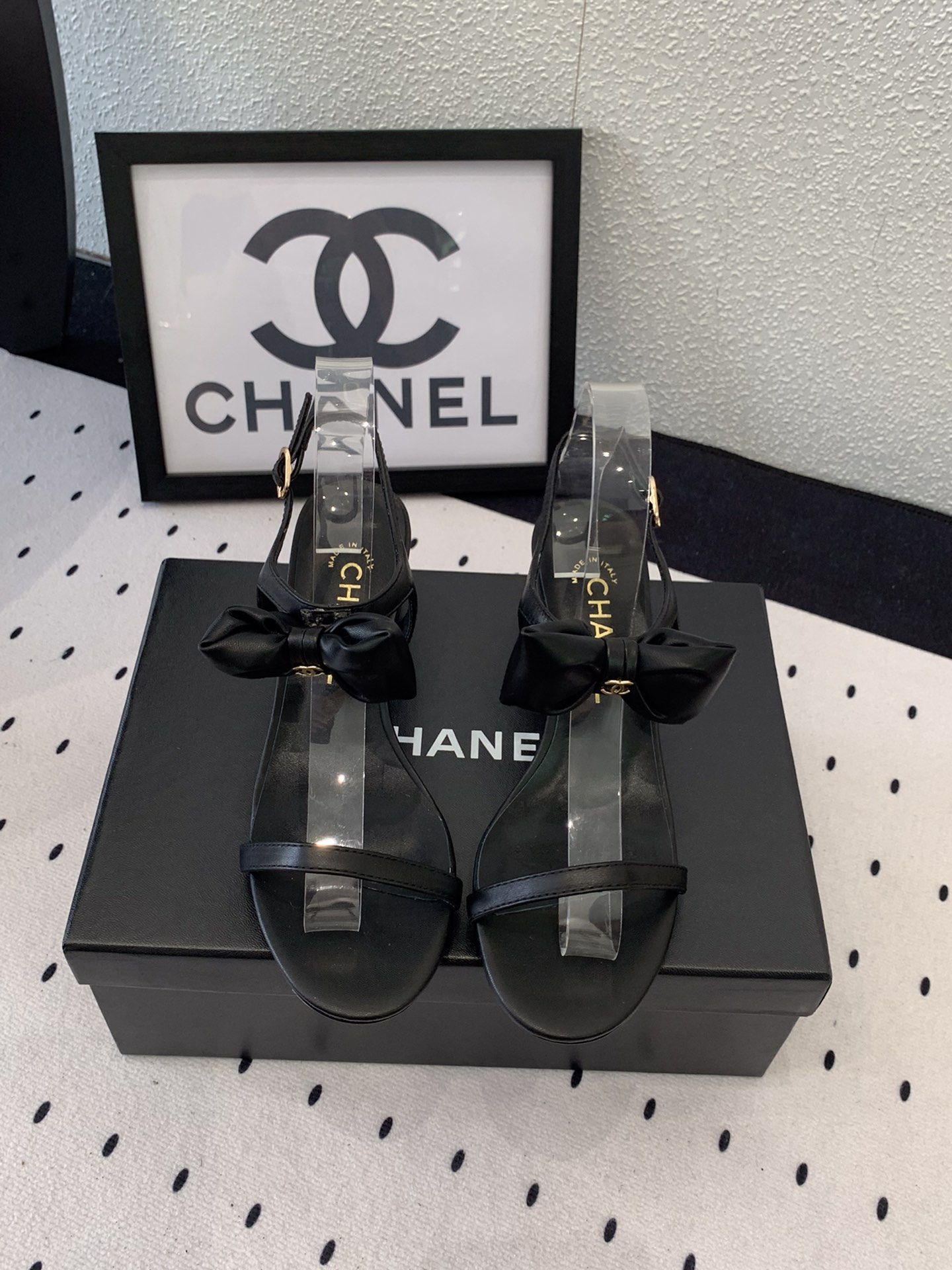 NO:255820,Chanel new early spring sandals, high-version shipment, popular pictures on major social platforms, texture is very soft and comfortable on the feet. Original imported sheepskin, mixed-bred sheepskin footbed, Italian genuine leather soles Size35-39 (40 41 custom made), sandals, chanel, sandals, sheepskin, Leather soles19860909Chanel新款早春凉鞋 高版本出货 各大社交平台热门晒图质感上脚是非常柔软舒服的 原版进口羊皮 混种羊皮垫脚 意大利真皮大底 Size35-39（40 41定做）,凉鞋,chanel,sandals,sheepskin,Leather soles,Women's Shoes