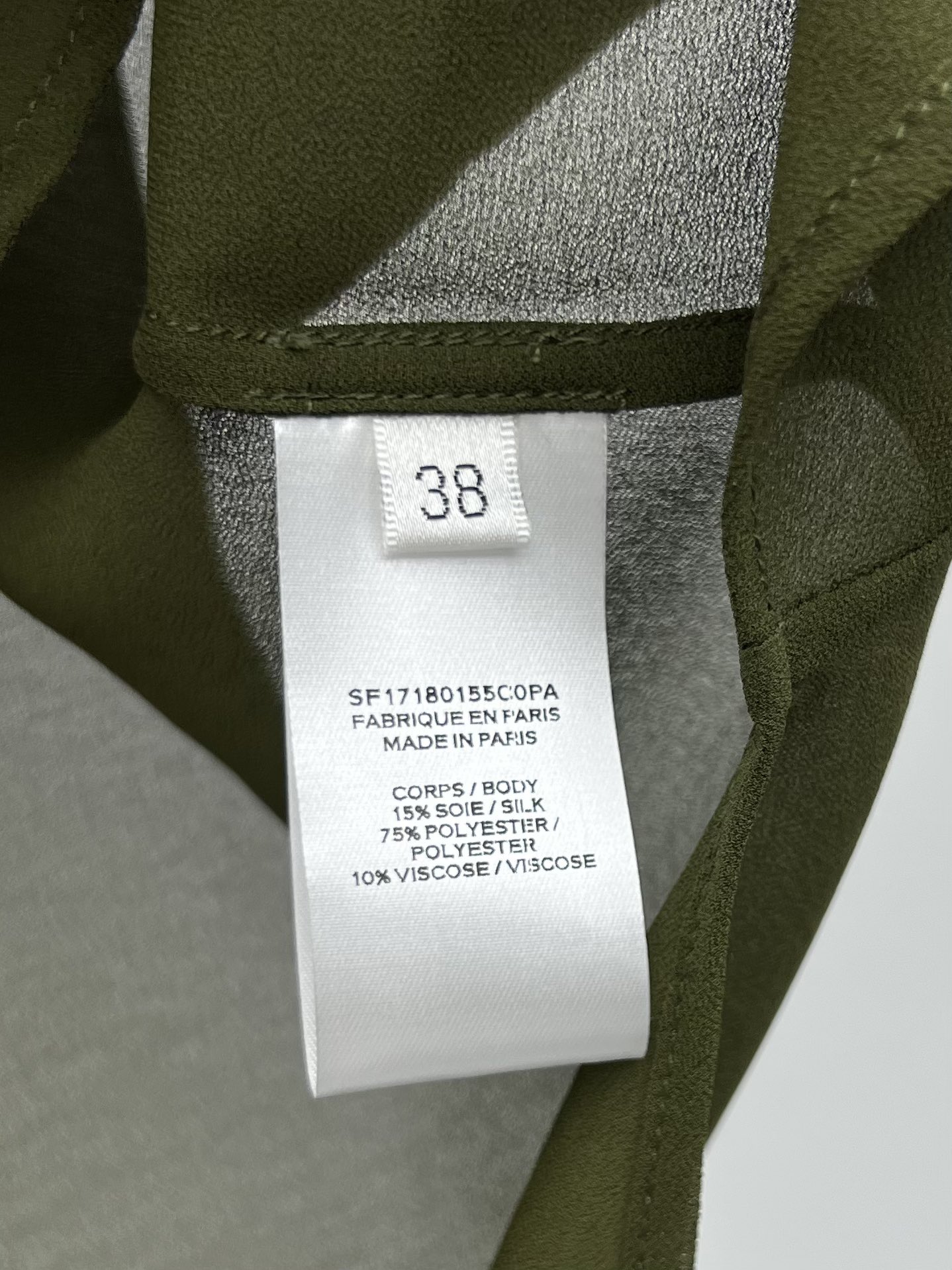 “Women’s Suit with Gold Trek Shirt and Silk Fabric Mix, Classic B Letter Button” - 图片 8