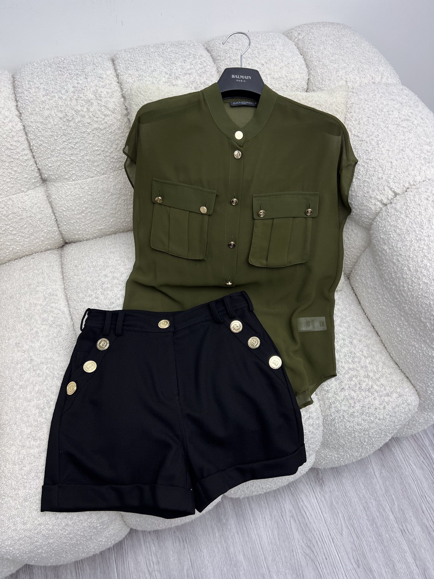 Balmain’s High-Waist Women’s Suit with Corset Design and B-Button Decoration - 图片 1