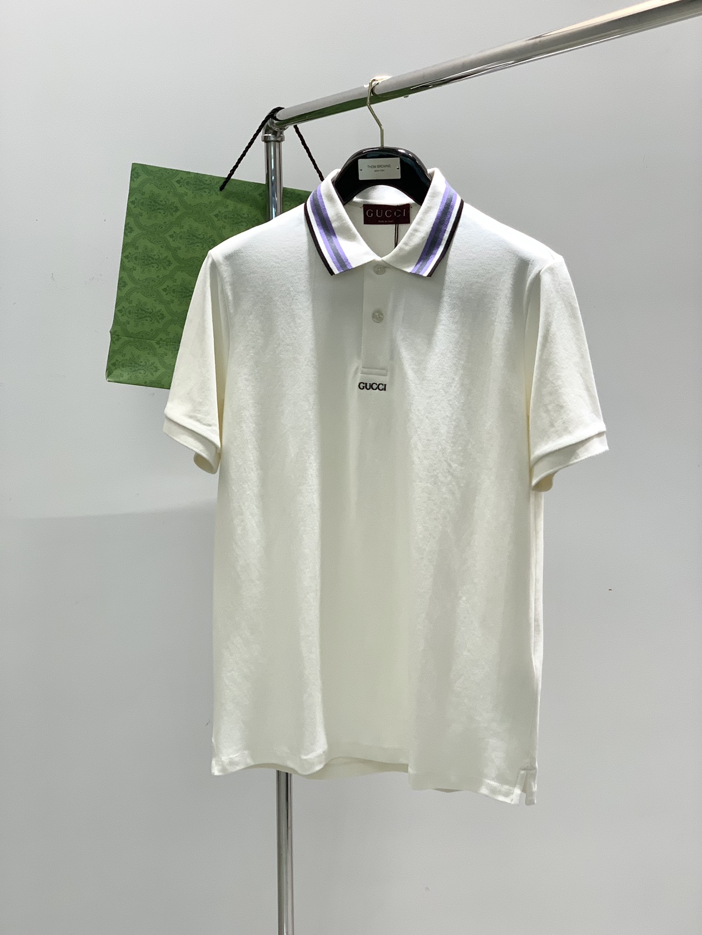 NO:133801,,Gucci, the latest summer model, available at the counter at the same time, original single product, fashionable and casual lapel short-sleeved T-shirt, very distinctive on the upper body!  Eye-catching and highlighted, imported original fabric, top-grade embroidery craft letter pattern decorative logo, simple but not lacking in fashion, classic and atmospheric, comfortable and breathable, handsome and stylish on the upper body, 2 colors recommended, code number M-2XL, gucci, gucci, T-shirt, tees, t-shirt, alexander wang19860909,Gucci 古驰,夏季最新款,专柜同步有售,原单狠货,时尚休闲翻领短袖T恤,上身很有特点！吸睛而有亮点,进口原版面料,顶级刺绣工艺字母图案装饰Logo,简单而不失时尚,经典大气,舒适透气,上身帅气有型,2色推荐,码数M-2XL,,gucci,gucci,T-shirt,tees，t-shirt,alexander wang,Men's clothing