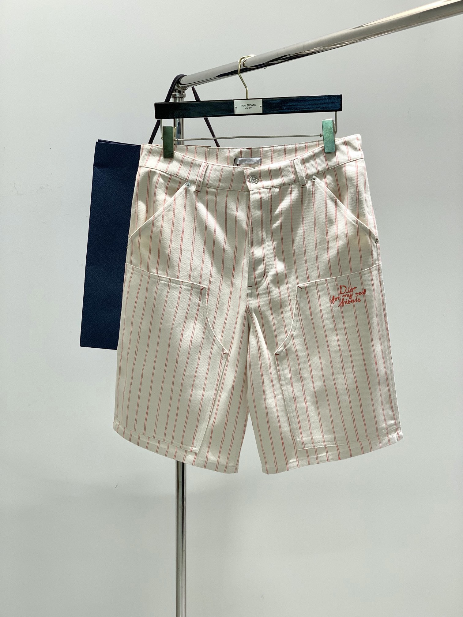 NO:133790,,Dior Dior, new summer products, available at the same time for counters, simple and fashionable casual shorts, original imported fabric, comfortable and breathable, top-grade embroidery craft letter pattern decoration logo, original hardware and auxiliary decoration, extremely high-end, unique design, fashionable and handsome on the upper body!  2 colors recommended, code number S-XL, dior, dior, shorts, alexander wang19860909,Dior 迪奥, 夏季新品,专柜同步有售,简约时尚休闲短裤,原版进口面料,舒适透气,顶级刺绣工艺字母图案装饰logo,原版五金辅料装饰,档次极高,独特设计,上身时尚帅气！2色推荐,码数S-XL,,dior,dior,shorts,alexander wang,Men's clothing