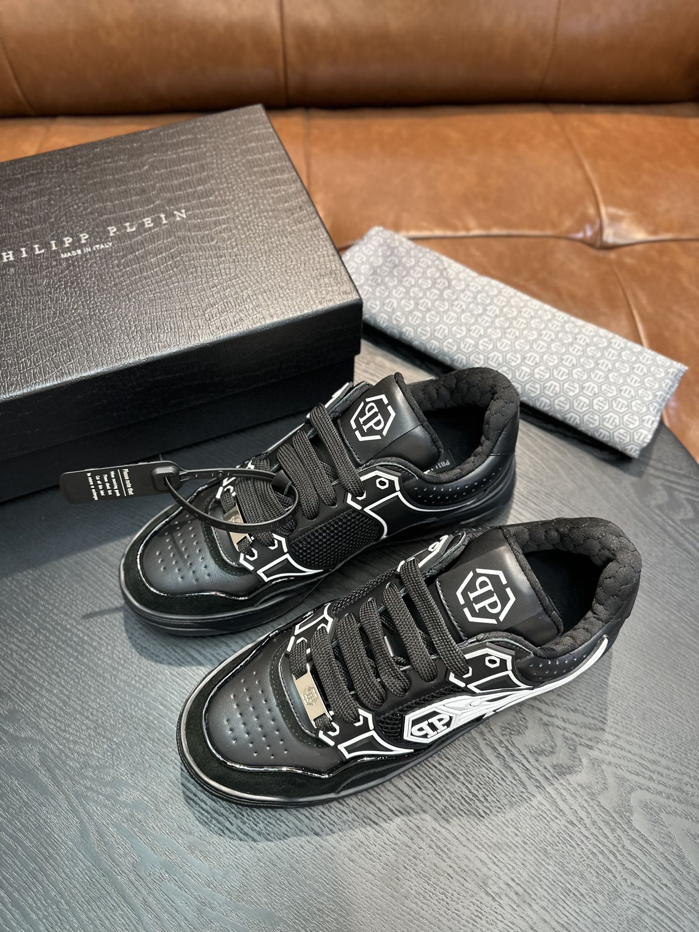 Philipp Plein Men's Leather Sneakers - Punk Style Street Fashion Footwear 4 i1743152850 1825 2