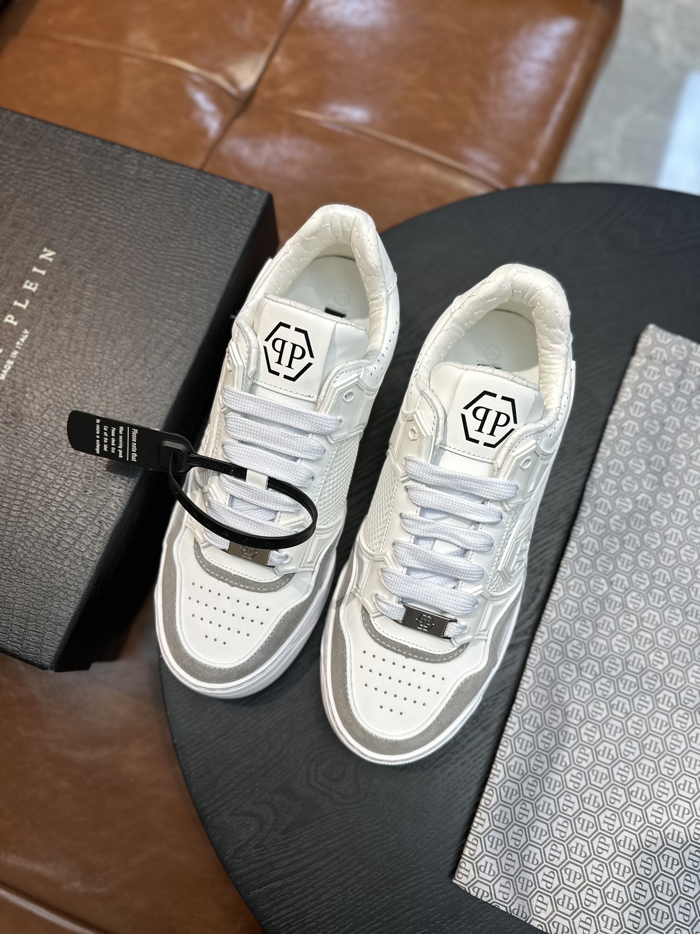 Philipp Plein Men's White Leather & Rubber Lace-Up Low-Top Sneakers 9 i1743153071 7134 7