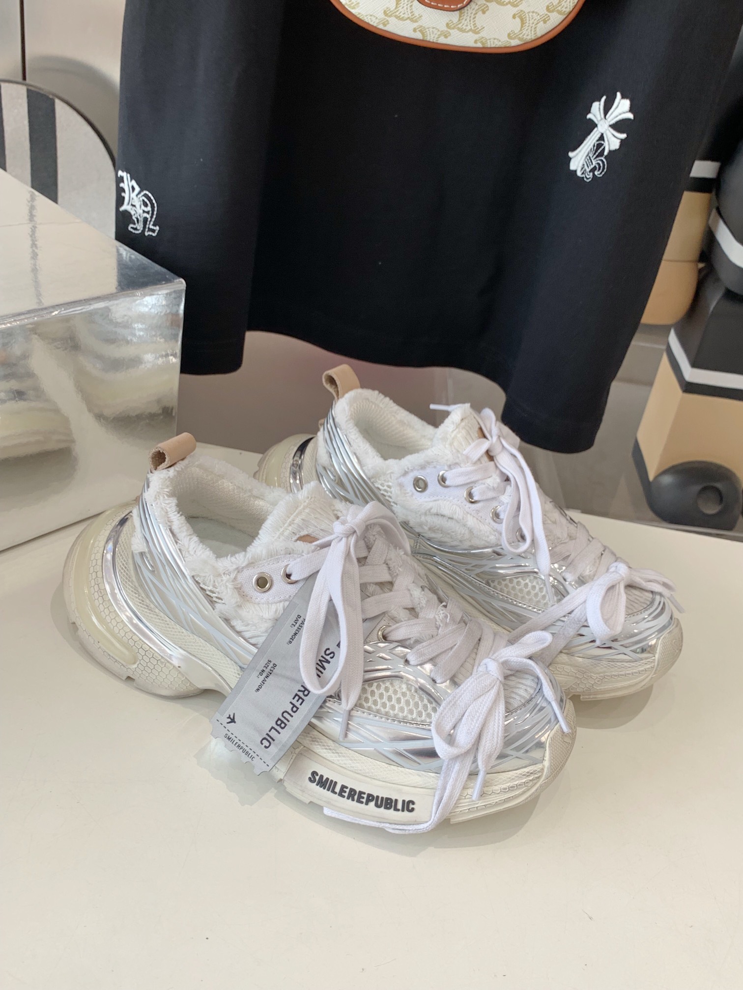“Advanced Technology Shoes: Silver-Faced Designs with EVA Bubble Soles” - 图片 5