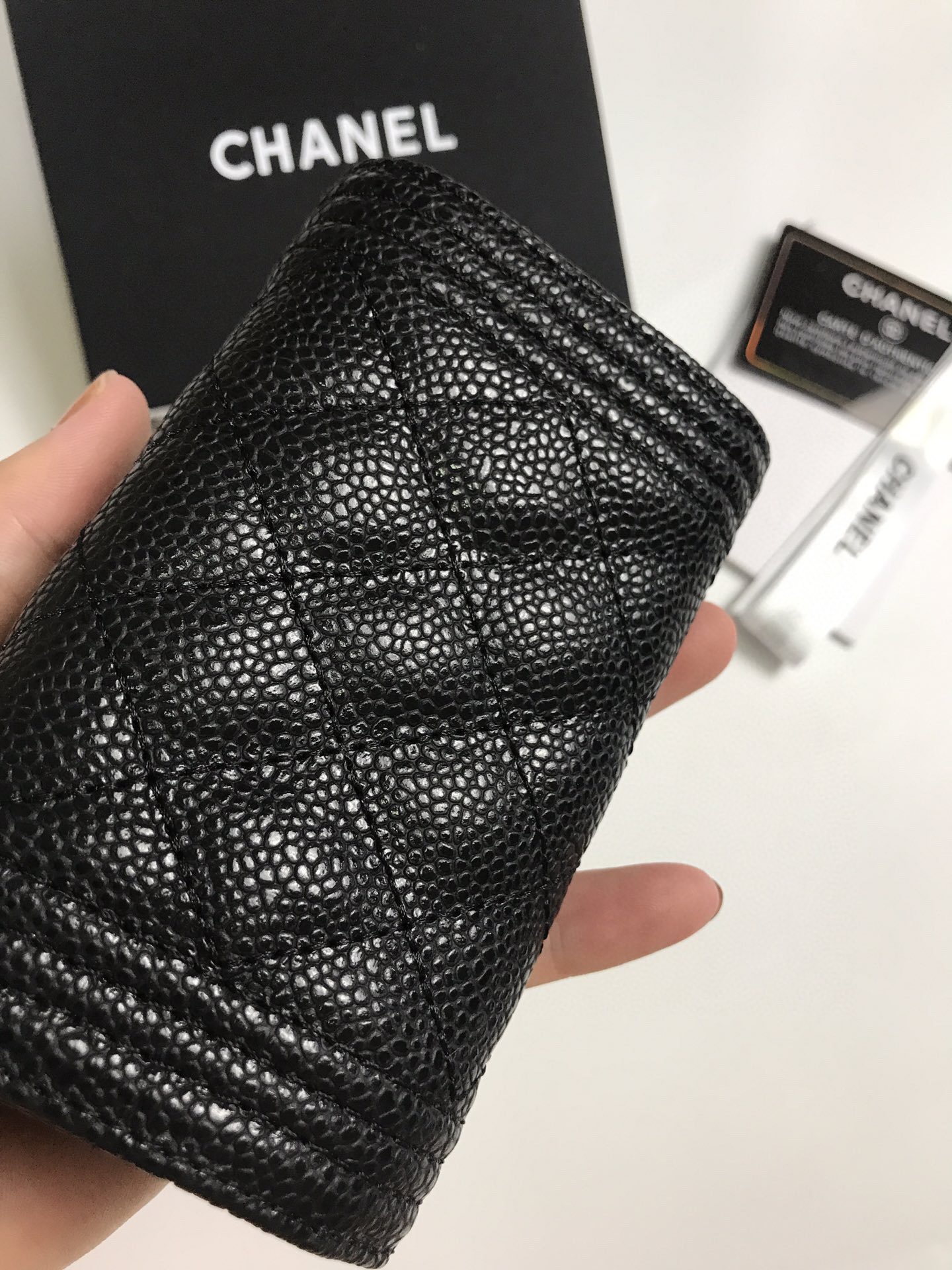 Chanel香奈儿魚子酱牛皮カードケース - 高品質な仕立て