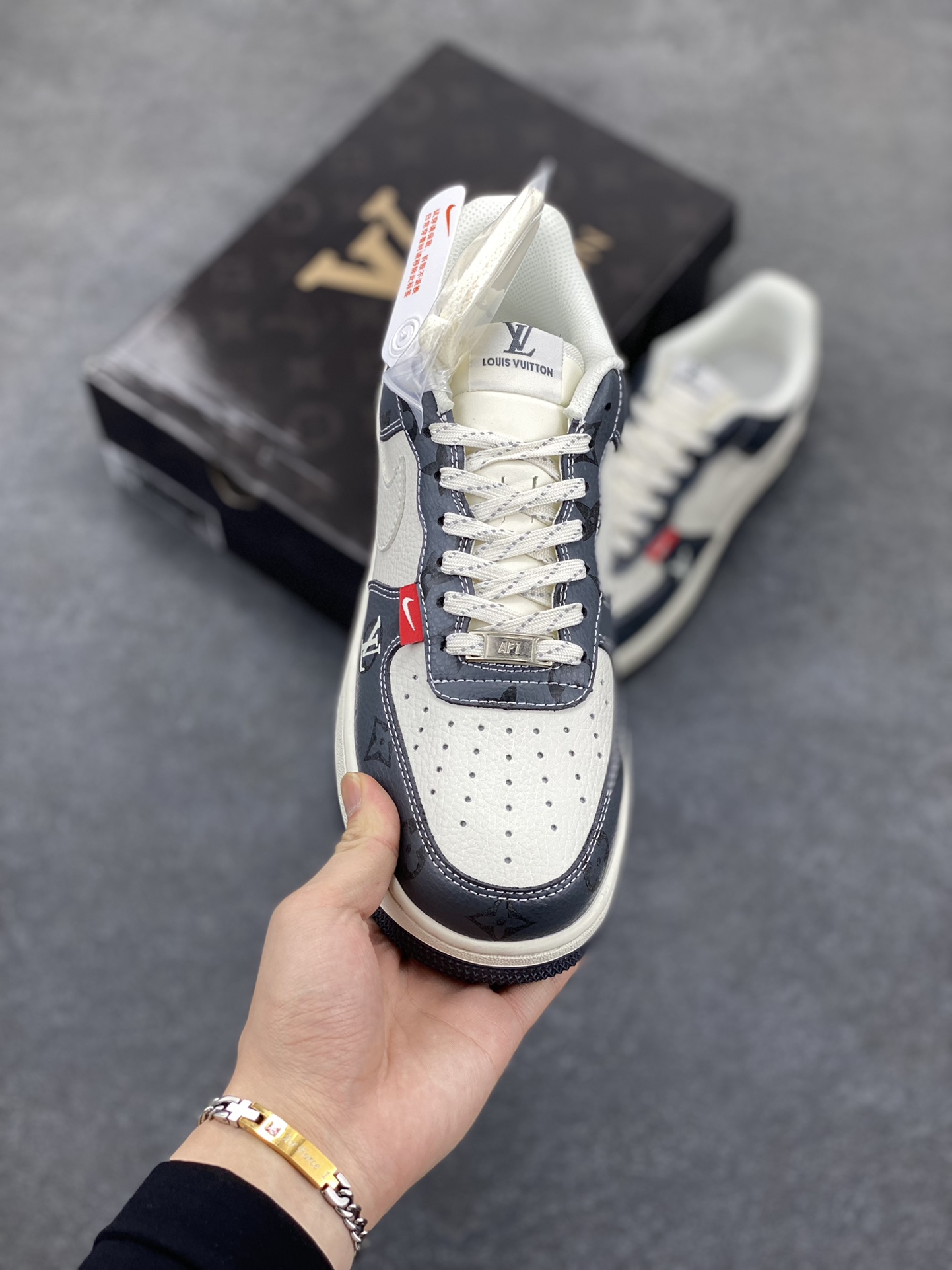 图片[2]-NIke Air Force 1 \’07 Low “LV联名——米灰印花”空军一号 低帮 运动鞋 休闲鞋 折边针车 工艺难度大 原楦头原纸板 原装鞋盒 定制五金配件 内置全掌气垫 原厂鞋底 货号：CS5288-002 尺码：36 36.5 37.5 38 38.5 39 40 40.5 41 42 42.5 43 44 44.5 45-选品中心