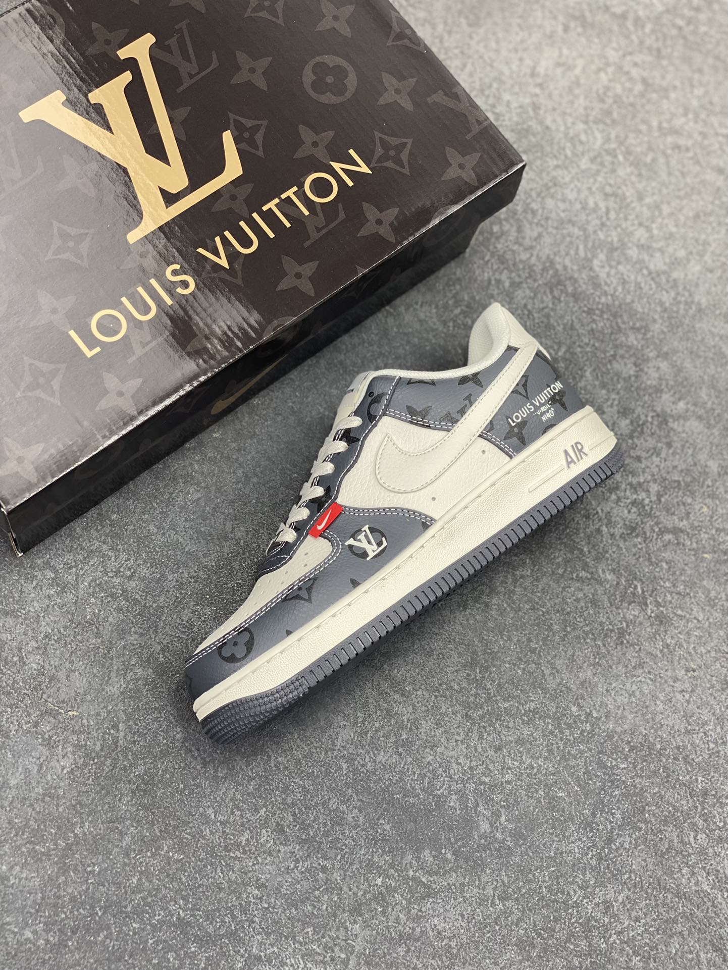 图片[7]-NIke Air Force 1 \’07 Low “LV联名——米灰印花”空军一号 低帮 运动鞋 休闲鞋 折边针车 工艺难度大 原楦头原纸板 原装鞋盒 定制五金配件 内置全掌气垫 原厂鞋底 货号：CS5288-002 尺码：36 36.5 37.5 38 38.5 39 40 40.5 41 42 42.5 43 44 44.5 45-选品中心