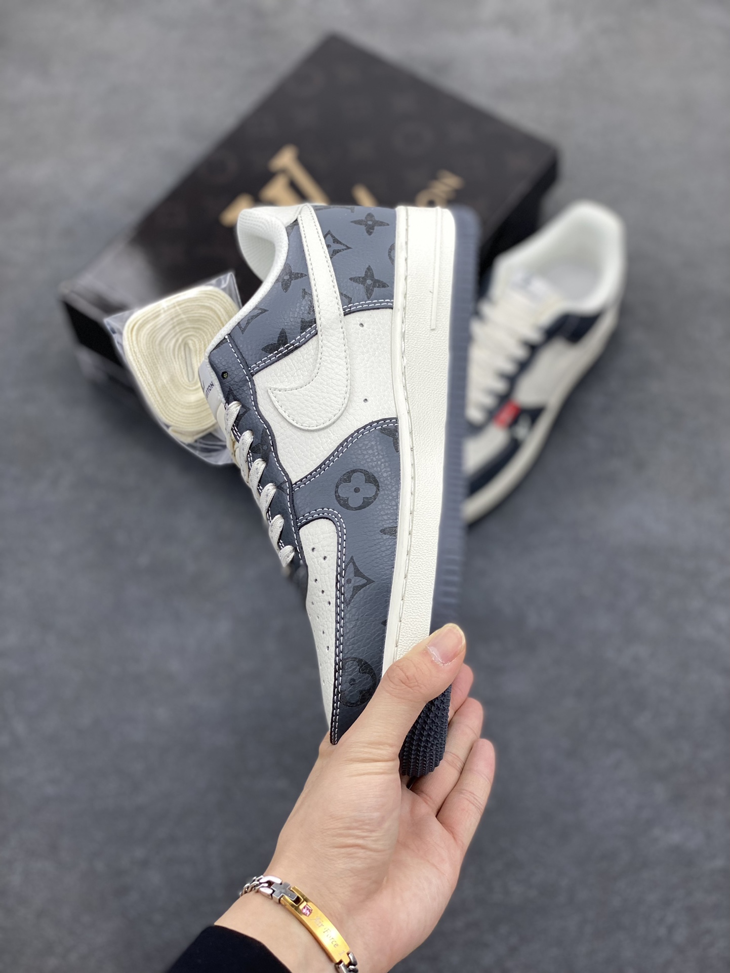 图片[3]-NIke Air Force 1 \’07 Low “LV联名——米灰印花”空军一号 低帮 运动鞋 休闲鞋 折边针车 工艺难度大 原楦头原纸板 原装鞋盒 定制五金配件 内置全掌气垫 原厂鞋底 货号：CS5288-002 尺码：36 36.5 37.5 38 38.5 39 40 40.5 41 42 42.5 43 44 44.5 45-选品中心