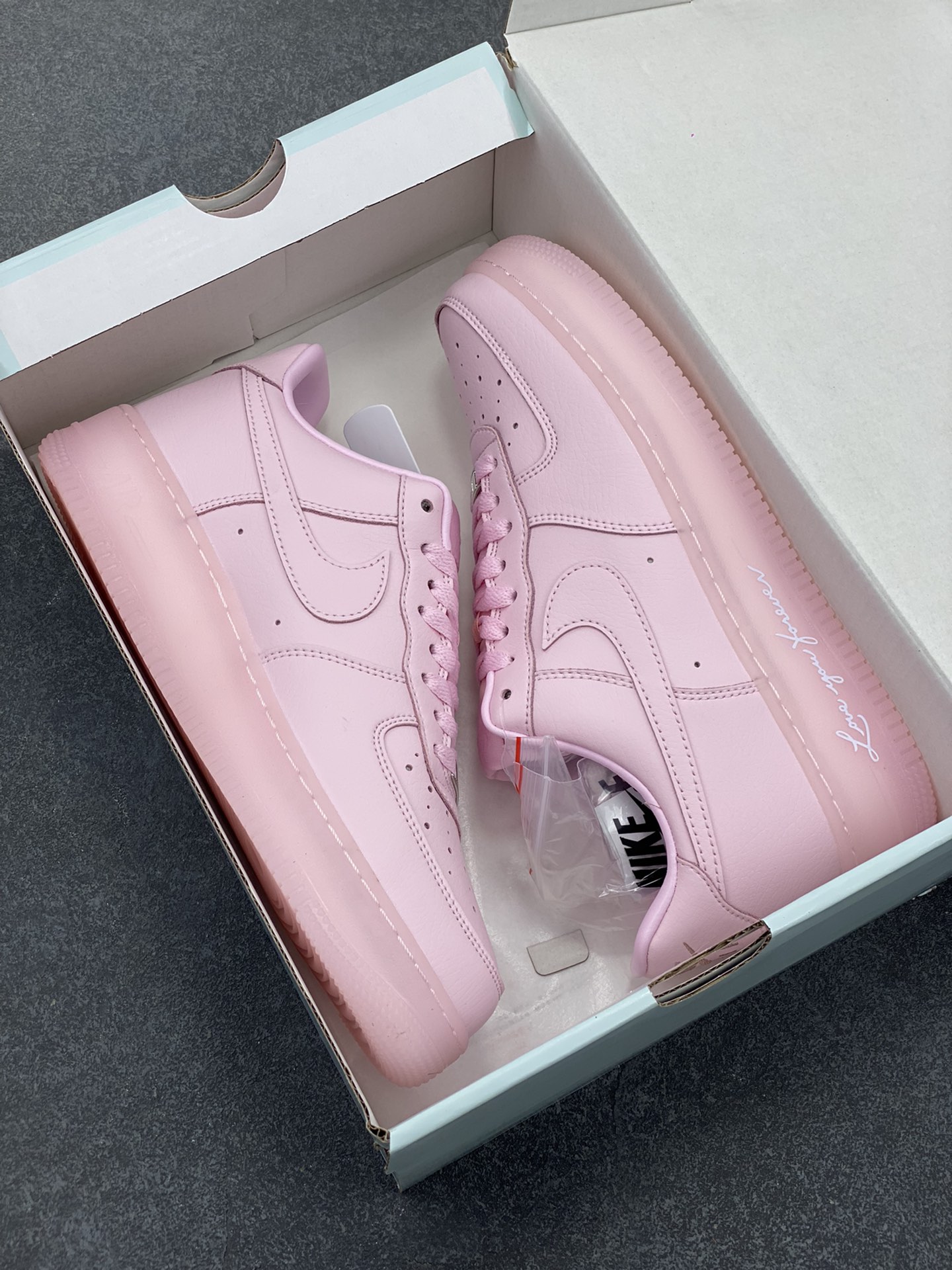 图片[9]-Nike Air Force 1 07 low空军一号 荔枝纹水晶 板鞋 原楦头原纸板 打造纯正空军版型#专注外贸渠道 全掌内置蜂窝气垫 #原盒配件 原厂中底钢印、拉帮完美 货号：CZ8065-800 尺码：36 36.5 37.5 38 38.5 39 40 40.5 41 42 42.5 43 44 44.5 45-选品中心