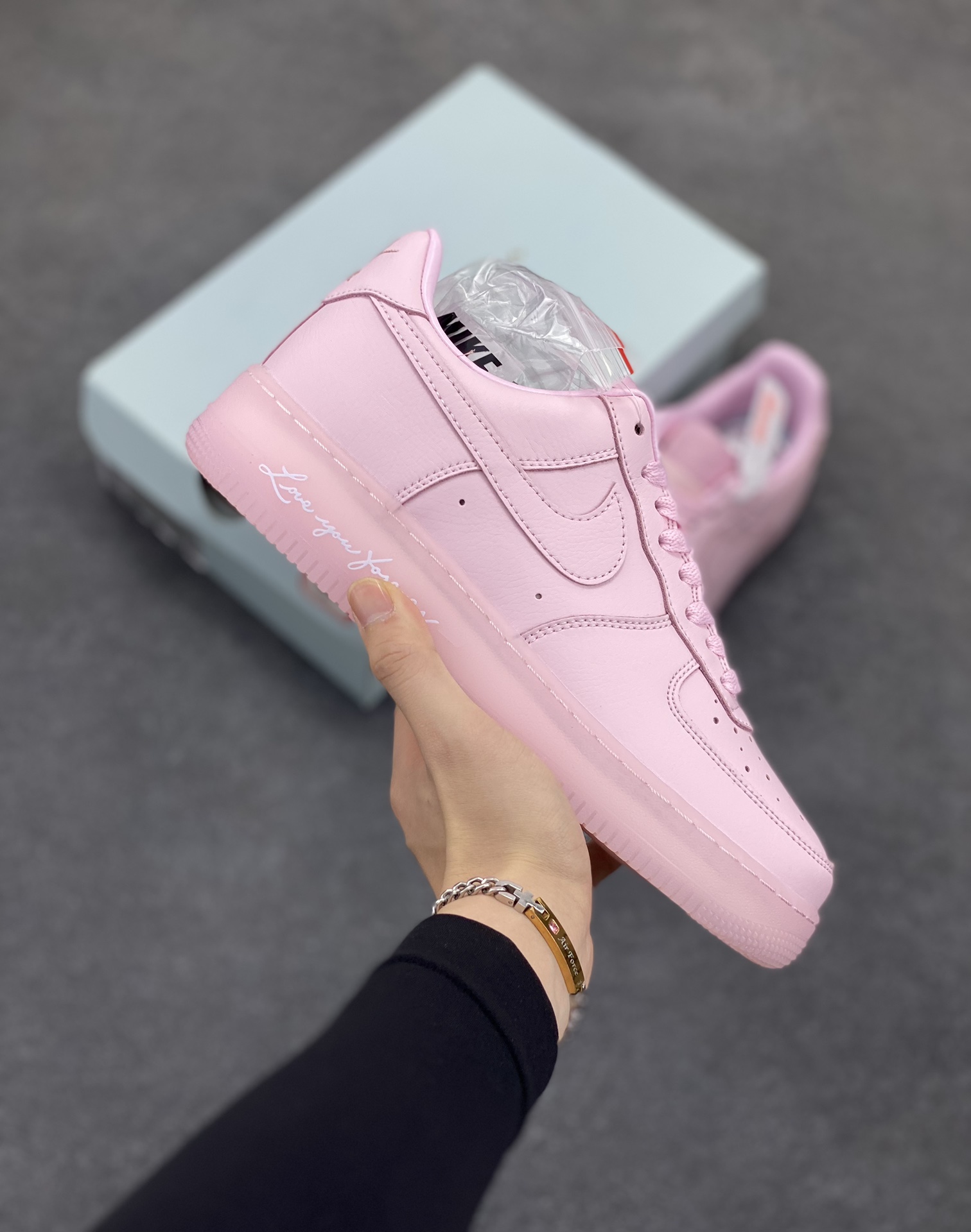 Nike Air Force 1 07 low空军一号 荔枝纹水晶 板鞋 原楦头原纸板 打造纯正空军版型#专注外贸渠道 全掌内置蜂窝气垫 #原盒配件 原厂中底钢印、拉帮完美 货号:CZ8065-800 尺码:36 36.5 37.5 38 38.5 39 40 40.5 41 42 42.5 43 44 44.5 45-选品中心