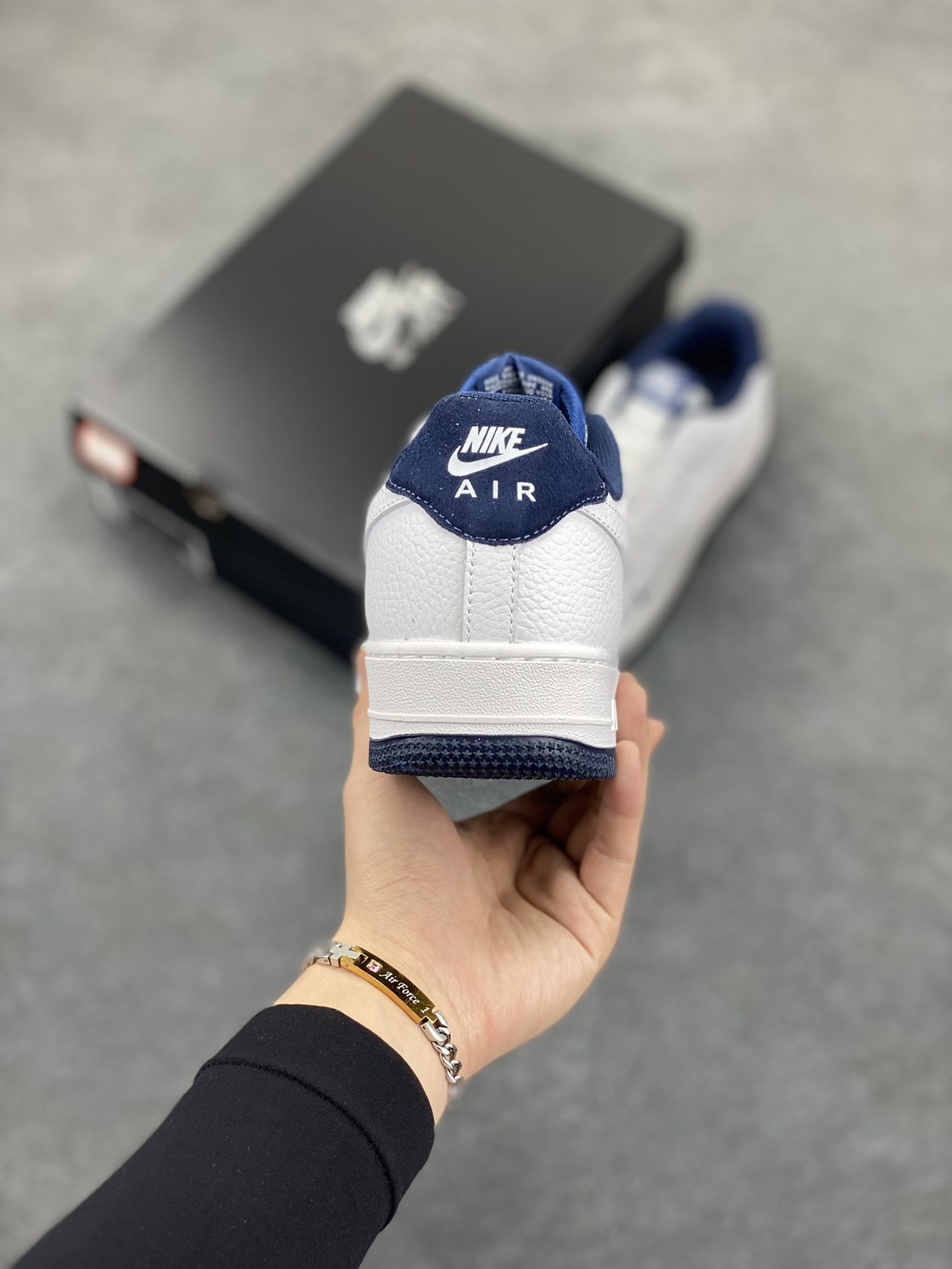 图片[4]-福利特价 Air Force 1\’ 07 深蓝小勾 原楦头原纸板 打造纯正空军版型 专注外贸渠道 全掌内置蜂窝气垫 #原盒配件 原厂中底钢印、拉帮完美 货号：HM9483-001 尺码：36 36.5 37.5 38 38.5 39 40 40.5 41 42 42.5 43 44 44.5 45-选品中心