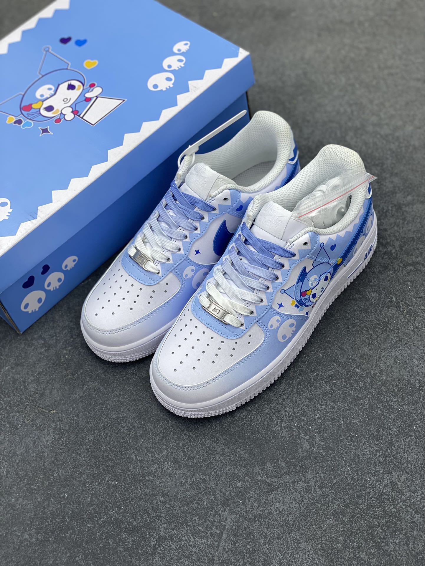 图片[8]-超限量联名  Doraemon×Nike Air Force 1 Low小巫女联名款 骷髅头空军一号 渐变白蓝 低帮休闲板鞋 定制皮料 纯正空军板型 原装定制鞋盒 原楦头原纸板 内置全掌气垫 货号：CW2288-111 尺码：36 36.5 37.5 38 38.5 39 40 40.5 41 42 42.5 43 44 44.5 45-选品中心