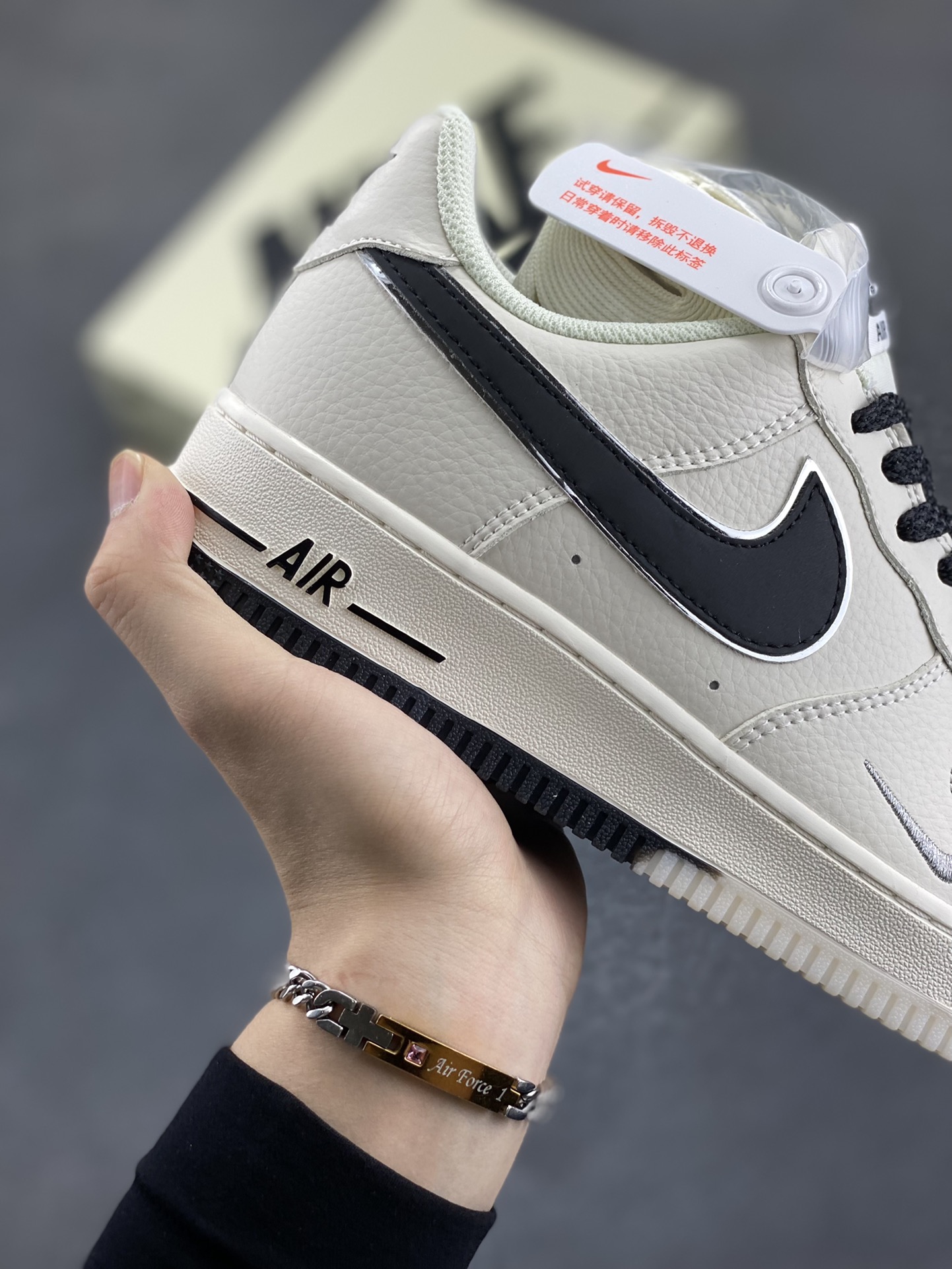 图片[6]-Nike Air Force 1 Low 米黑双色底 满天星空军一号低帮休闲板鞋 3M反光 水晶大底 定制鞋盒 原楦头原纸板 纯正空军版型 内置全掌气垫 货号：JJ0253-001 尺码：36 36.5 37.5 38 38.5 39 40 40.5 41 42 42.5 43 44 44.5 45-选品中心