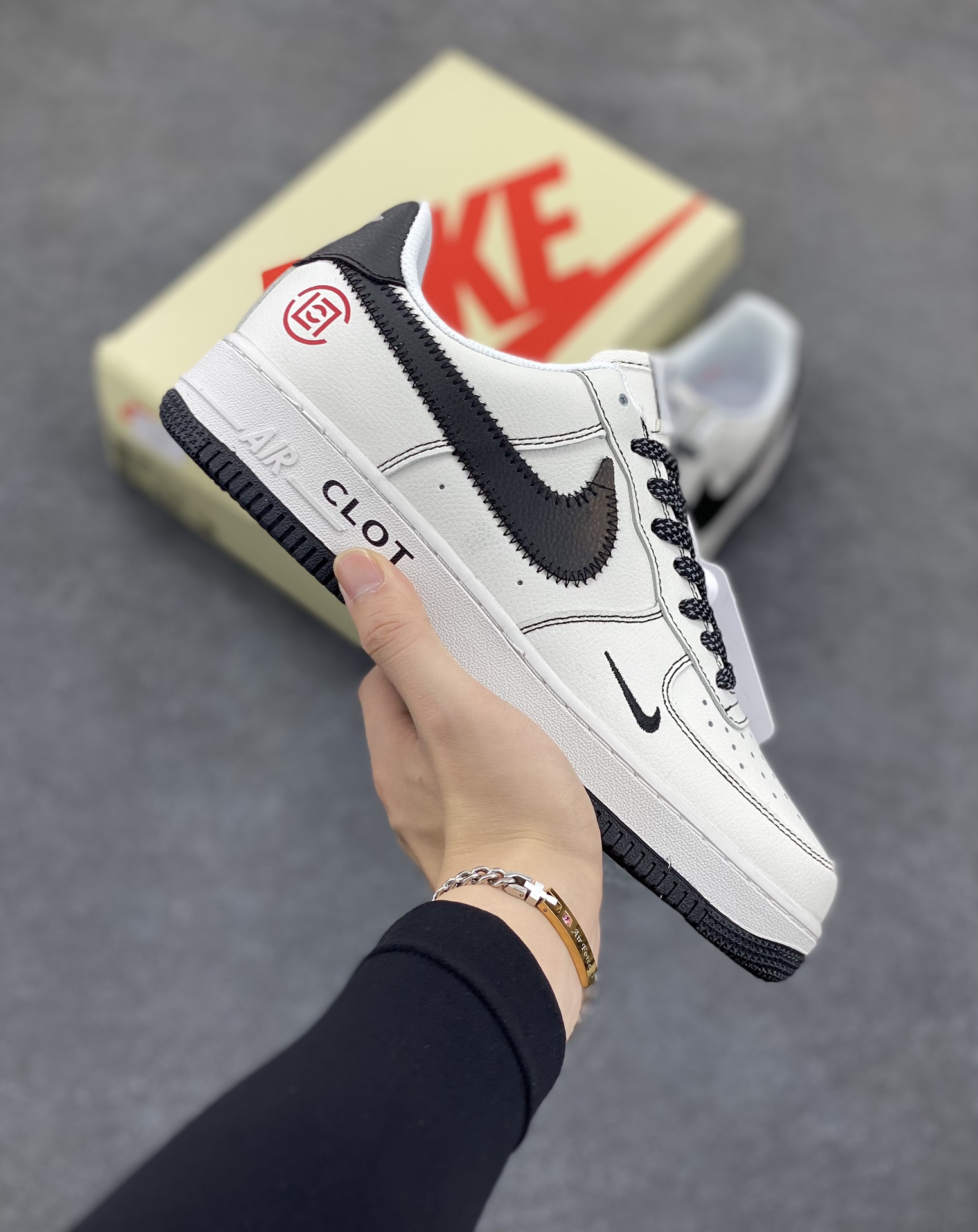 Nike Air Force 1 Low 陈冠希联名 原楦头原纸板 打造纯正空军版型 专注外贸渠道 全掌内置蜂窝气垫 原盒配件 原厂中底钢印、拉帮完美 货号：GX030608 尺码：36 36.5 37.5 38 38.5 39 40 40.5 41 42 42.5 43 44 44.5 45-选品中心