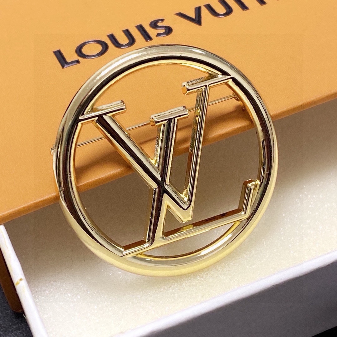 “LV Louis Vuitton’s Gold Pins: Ultimate Women’s Accessories for Fashion Devotees” - 图片 7
