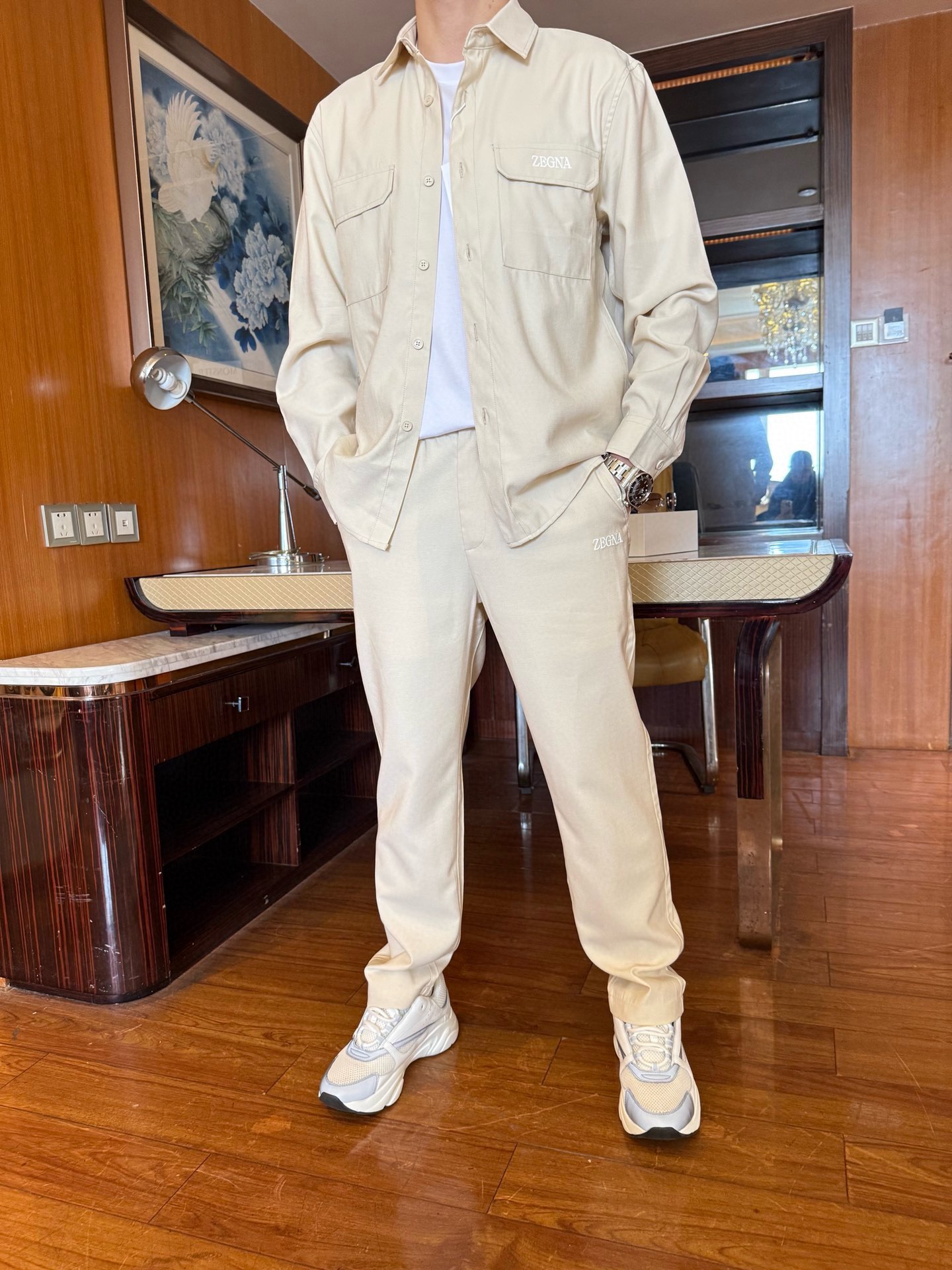 NO:134710,Jenya-2025 counter latest hit set, hot-selling items in European and American counters!  Selected Italian linen shiny fabrics with the latest design, three-dimensional tailoring is crisp and stylish, and the brand's English embroidery embellishment makes you look more elegant. You are definitely worthy of it. Number 48-56 (model 173/130 wears 48, with Hong Kong Lane Crawford gift box packaging), zegna, alexander wang19860909杰尼亚-2025专柜最新爆款套装,欧美专柜热销单品！精选意大利亚麻天丝面料搭配最新的设计,立体剪裁挺括有型 ,加上品牌英文刺绣点缀更显雅致 您绝对值得拥有.码数48-56（模特173/130穿48、配香港连卡佛礼盒包装),,zegna,alexander wang,Men's clothing