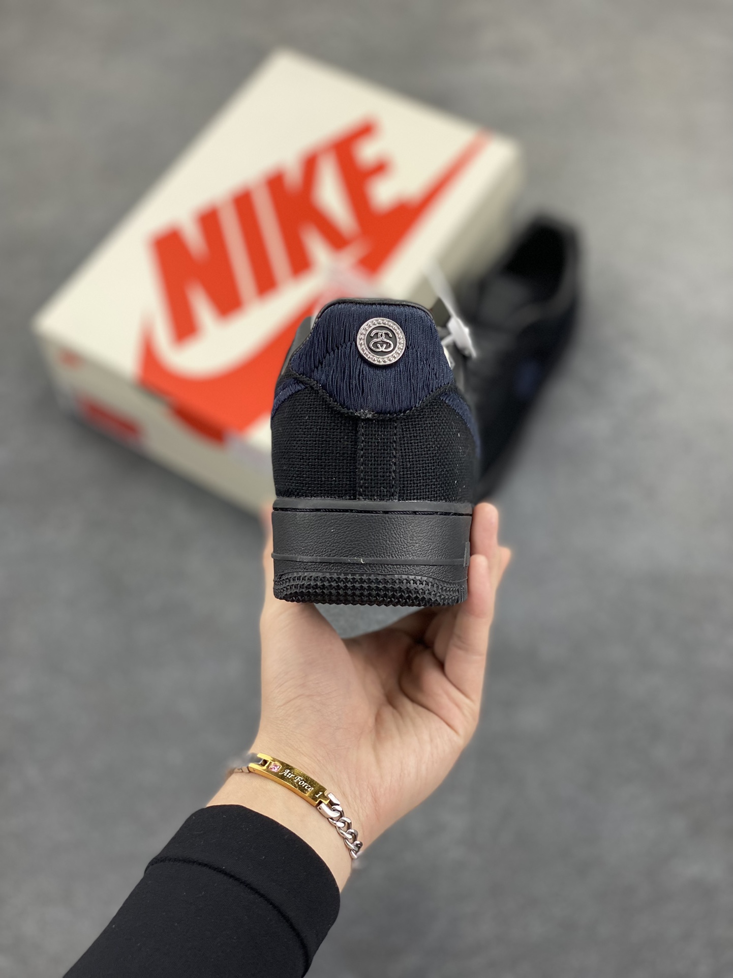 图片[4]-##Stussy x Air Force 1 \’07 \”Black Cool\” 斯图西联名空军 “黑麻布电绣钩子”原楦原纸版开发数据#同源670码克全工艺棉麻布,细腻搅织面料#中底背胶技术及全新开发EVA鞋垫 内置全掌air sole气垫 奢华质感显而易见 货号：CZ9084-001 尺码：36 36.5 37.5 38 38.5 39 40 40.5 41 42 42.5 43 44 44.5 45-选品中心