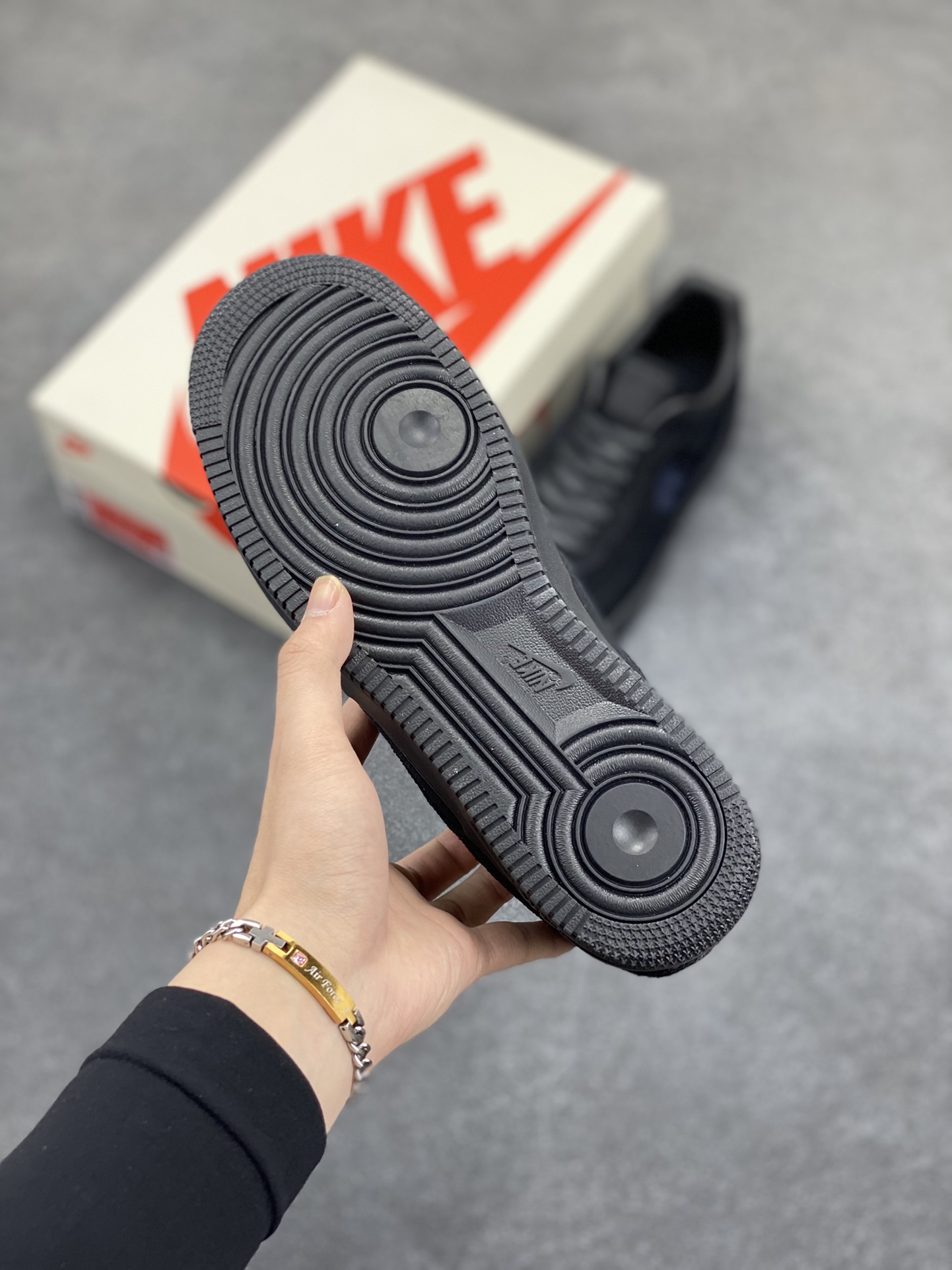 图片[5]-##Stussy x Air Force 1 \’07 \”Black Cool\” 斯图西联名空军 “黑麻布电绣钩子”原楦原纸版开发数据#同源670码克全工艺棉麻布,细腻搅织面料#中底背胶技术及全新开发EVA鞋垫 内置全掌air sole气垫 奢华质感显而易见 货号：CZ9084-001 尺码：36 36.5 37.5 38 38.5 39 40 40.5 41 42 42.5 43 44 44.5 45-选品中心