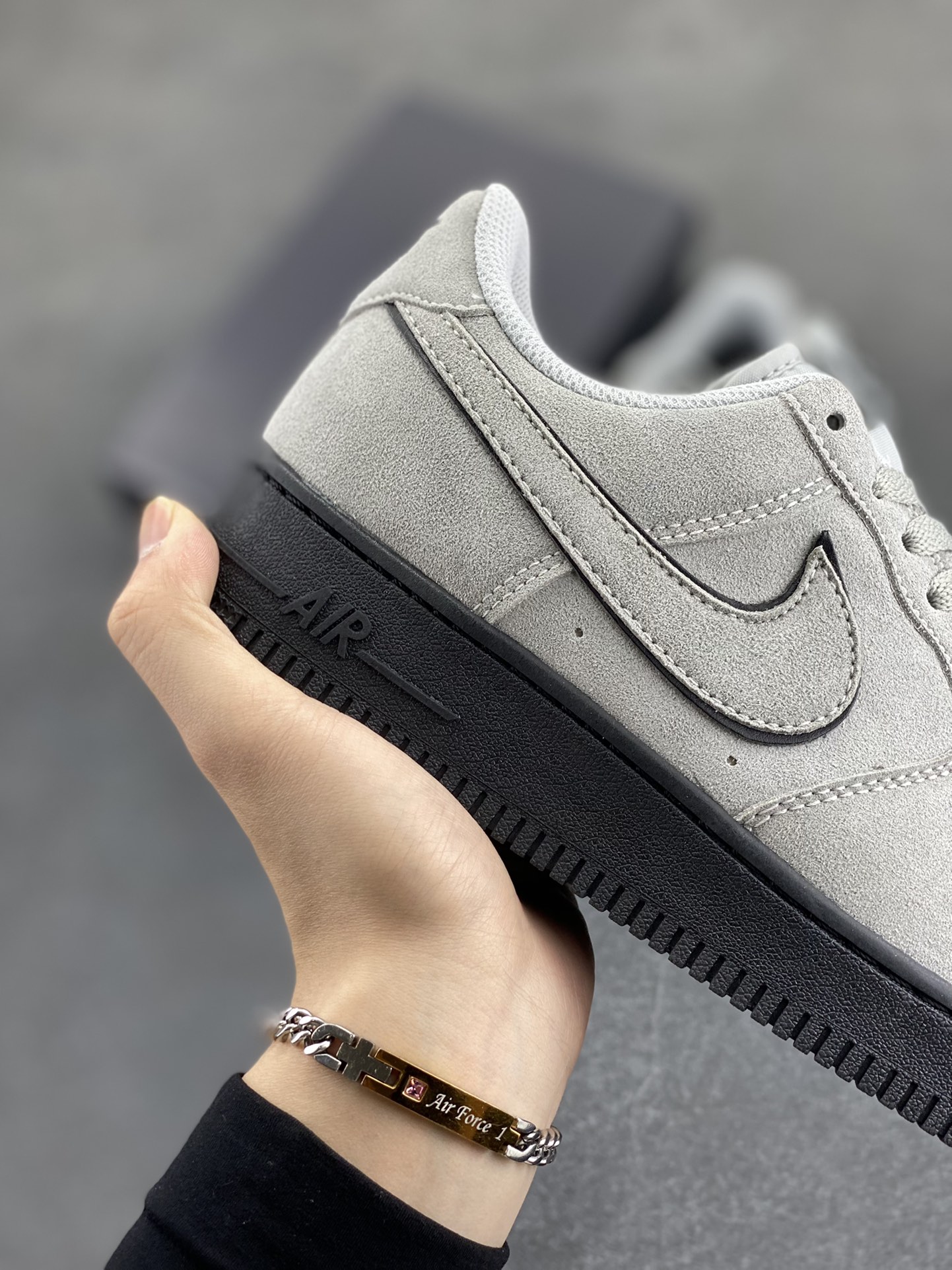 图片[6]-Nike Air Force 1 Low 空军一号低帮百搭休闲运动板鞋。柔软、弹性十足的缓震性能和出色的中底设计，横跨复古与现代的外型结合，造就出风靡全球三十多年的Force 1，直到今天还深受青睐。 货号：HQ1966-001 尺码：36 36.5 37.5 38 38.5 39 40 40.5 41 42 42.5 43 44 44.5 45-选品中心